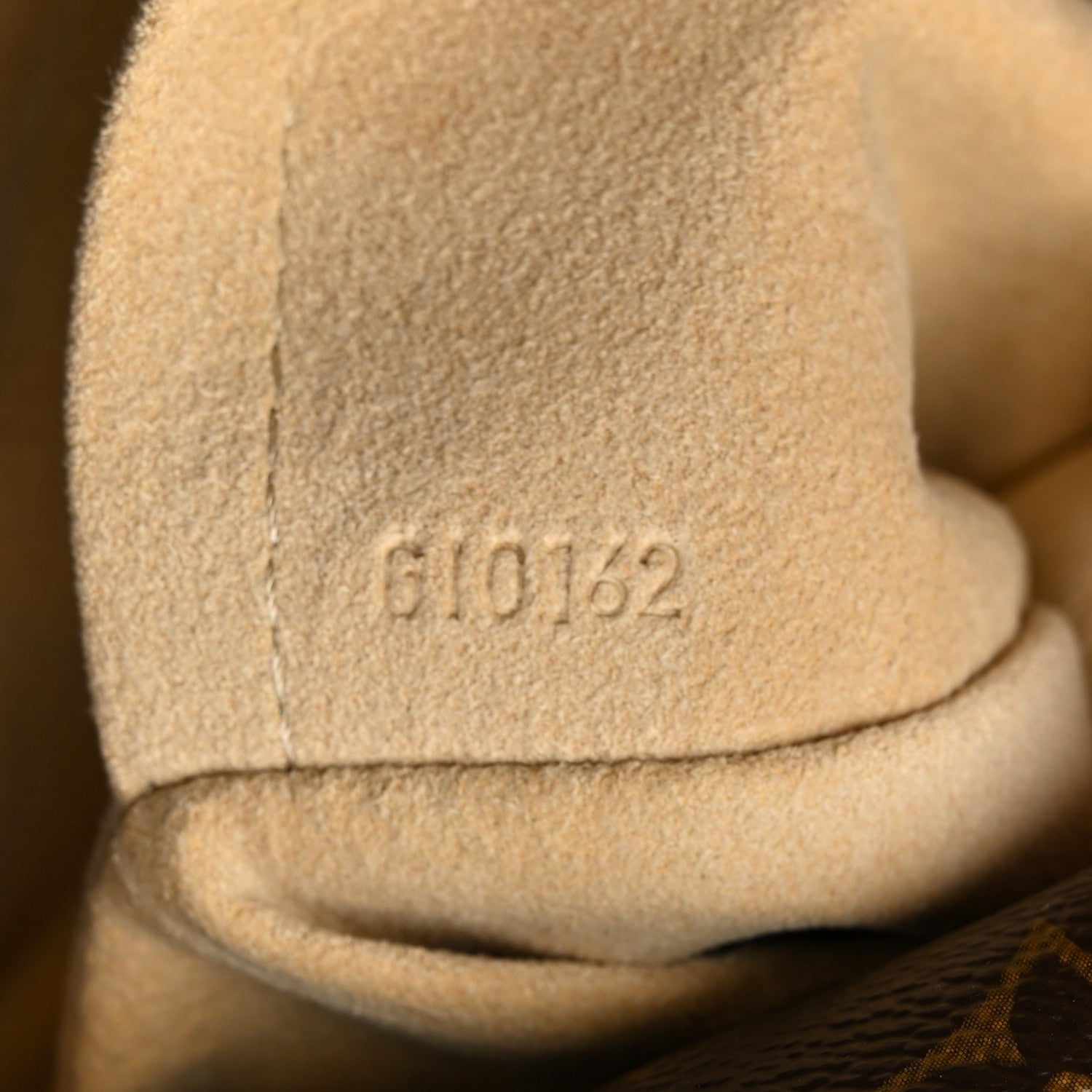 Louis Vuitton Monogram Artsy MM 7 of 10
