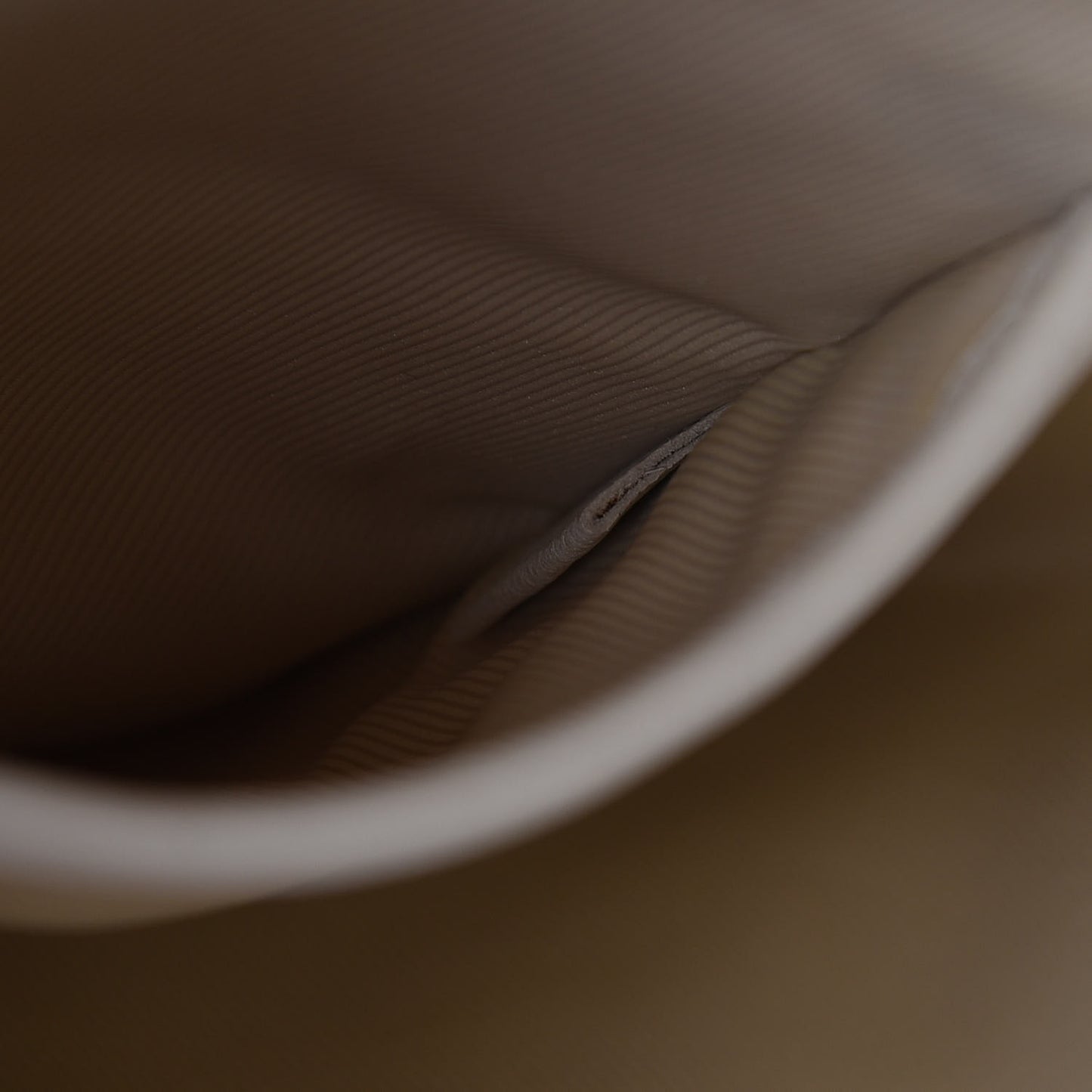 Monogram Sabbia Besace White
