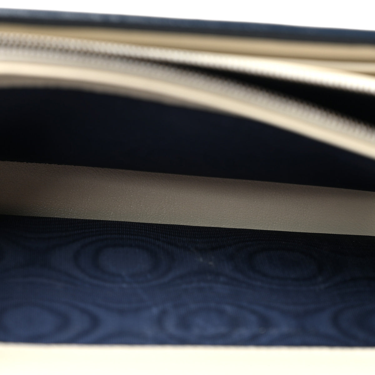 Gucci Vintage Effect Calfskin Matelasse Diagonal Torchon GG Marmont Chain Wallet Mystic White Blue Agata 5 of 13