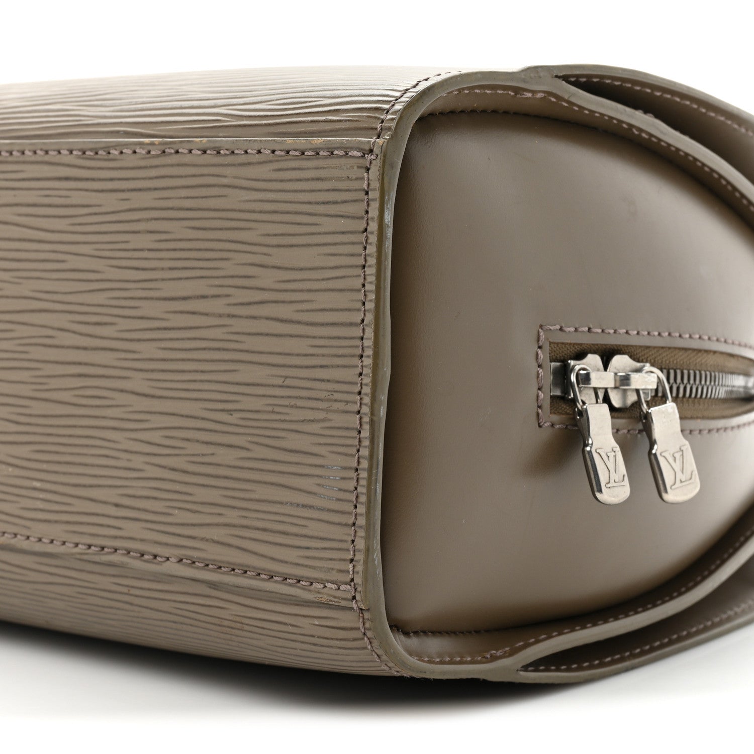Louis Vuitton Epi Pont-Neuf Pepper 10 of 17
