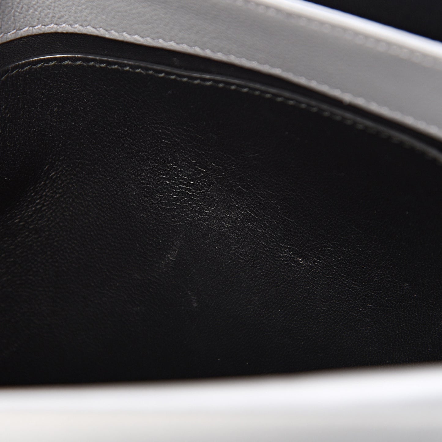 Signature Grained Calfskin Logo S Ville Day Bag Gris Perle Fonce White