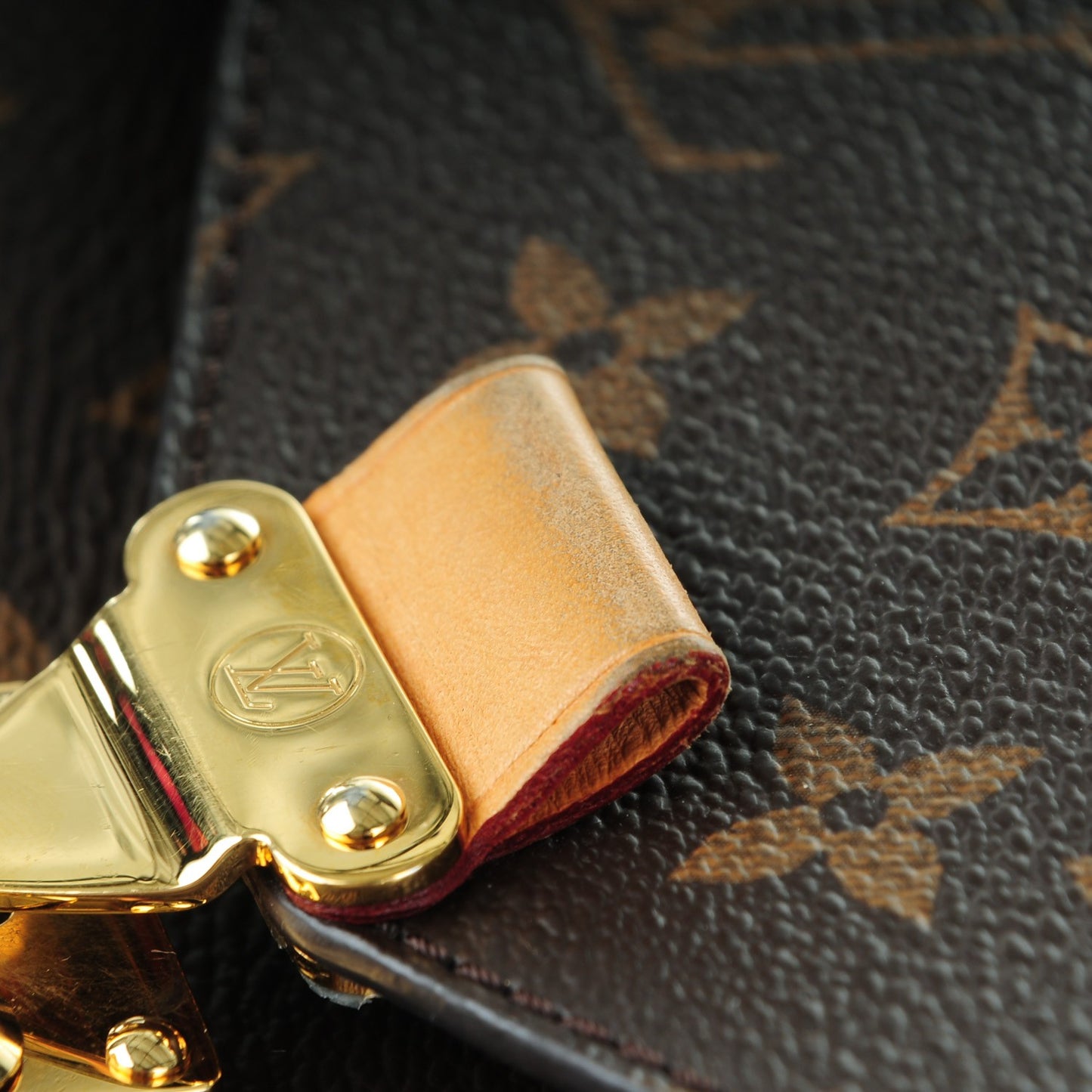 Monogram Metis