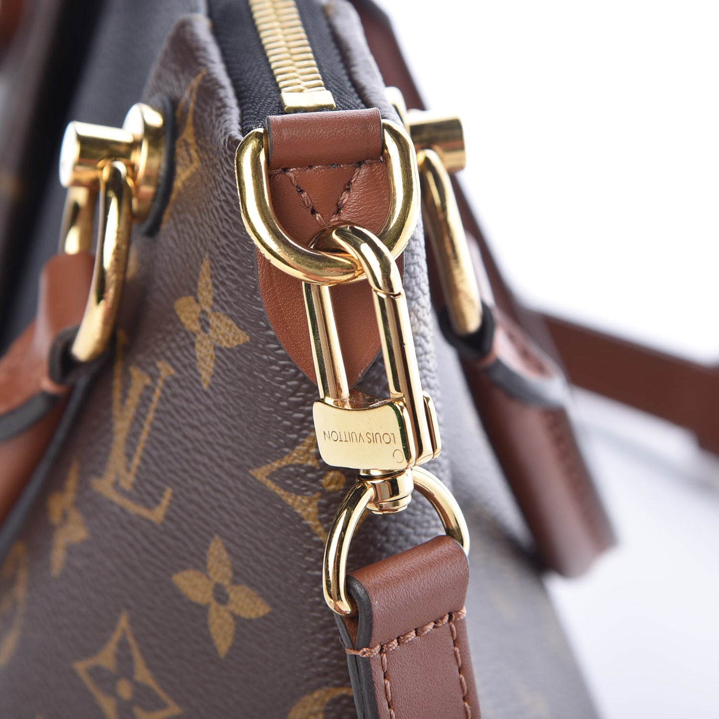 Monogram V Tote BB Black