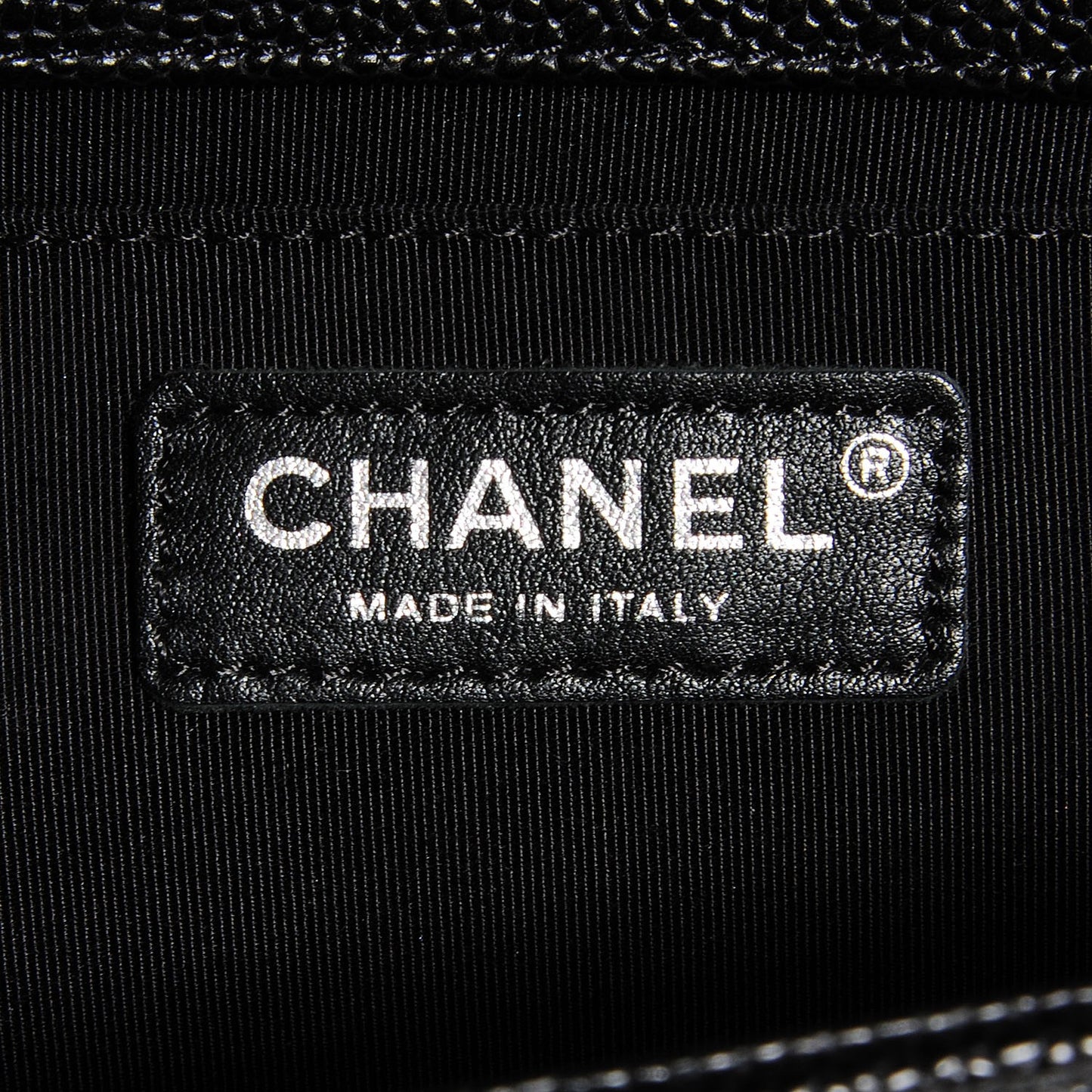 Caviar Quilted Medium Boy Flap Black