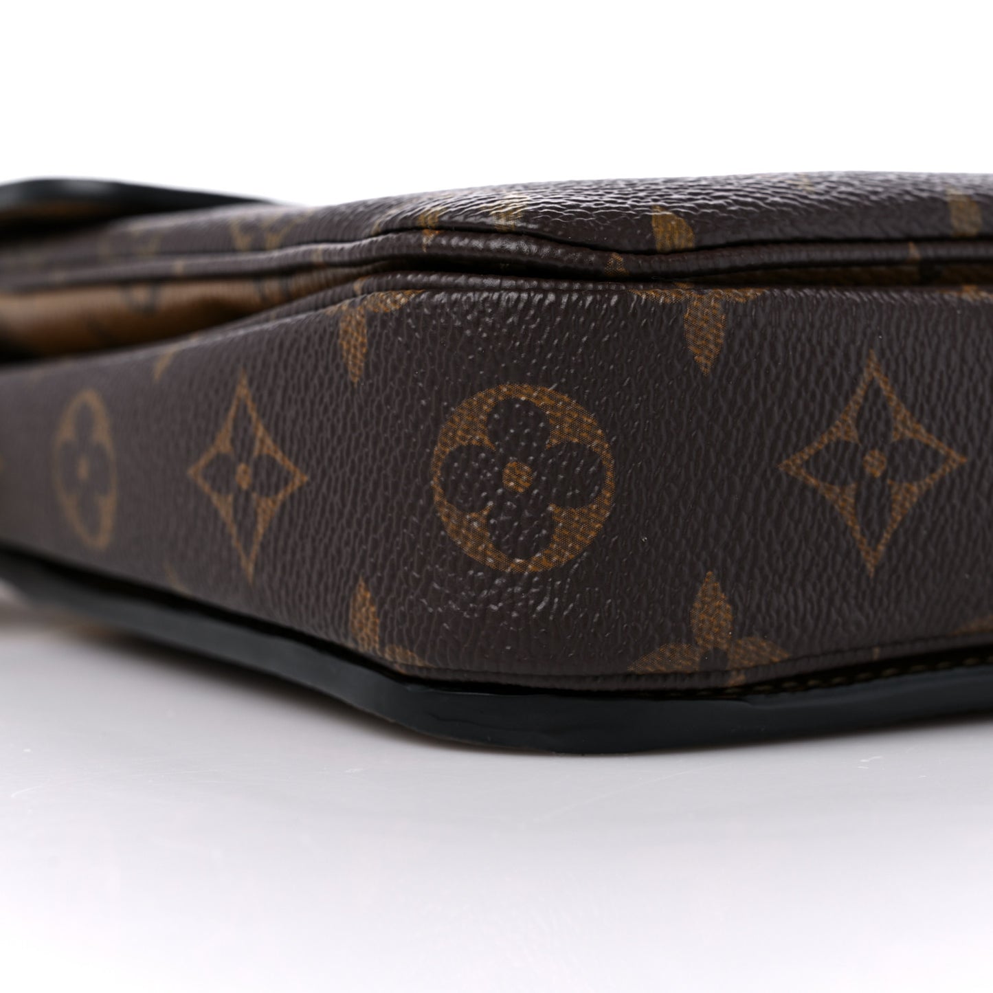 Reverse Monogram Pochette Metis