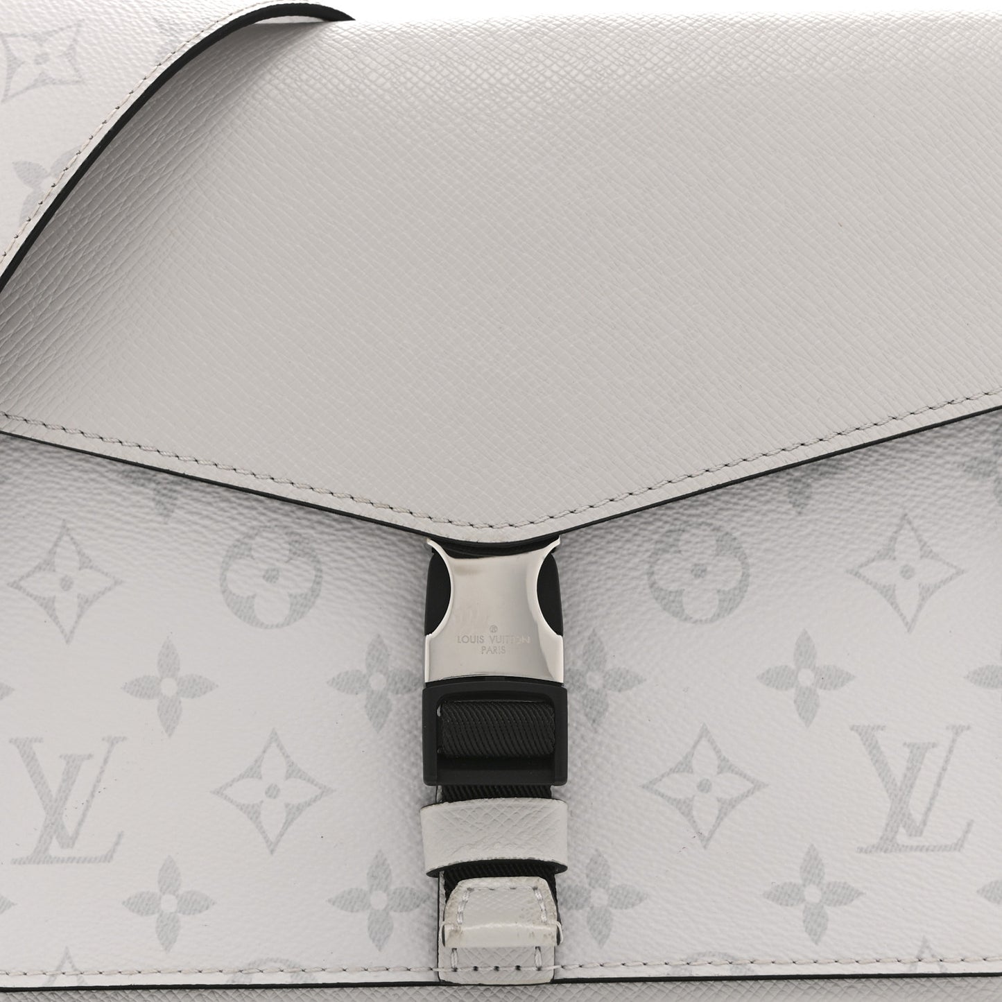 Taigarama Outdoor Flap Messenger White