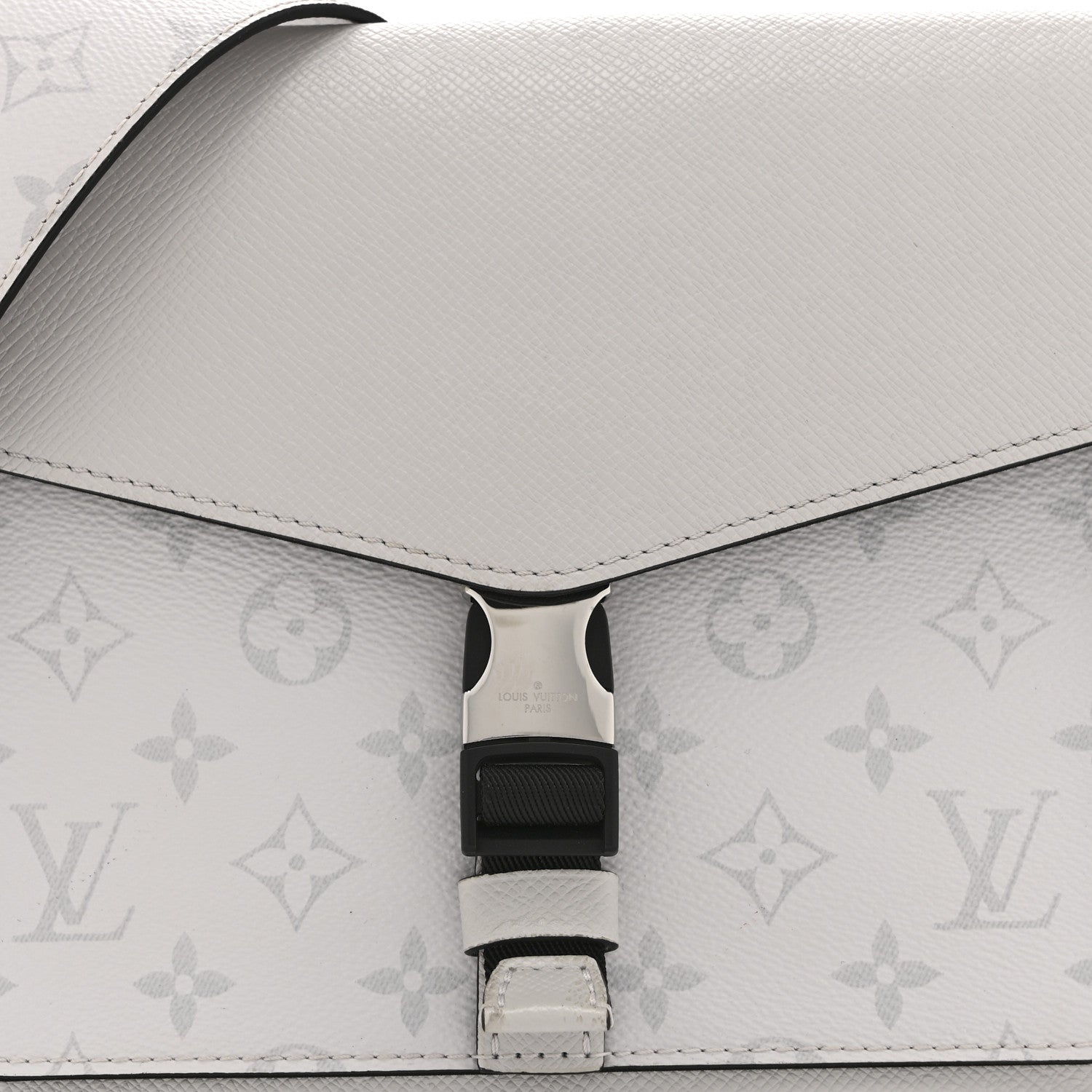 Louis Vuitton Taigarama Outdoor Flap Messenger White 8 of 10