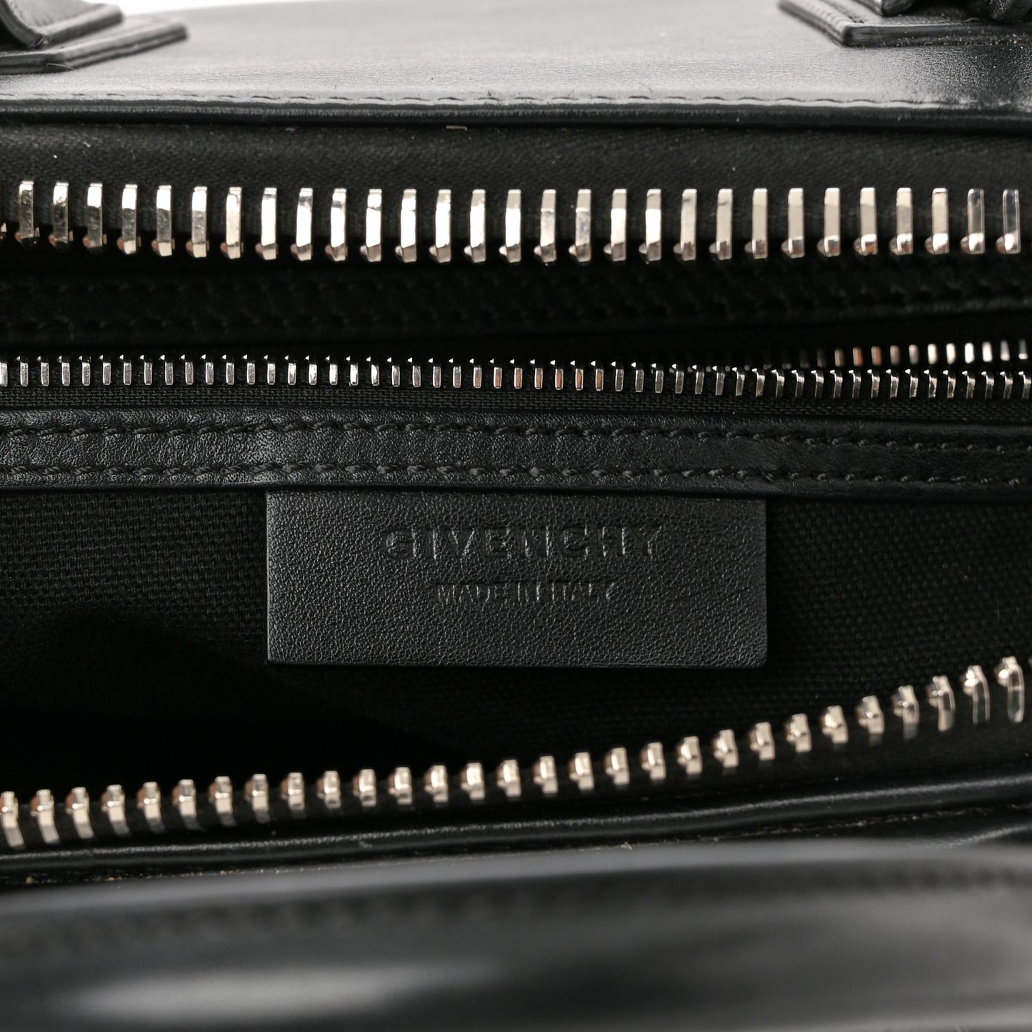 Calfskin Signature Logo Small Antigona Black