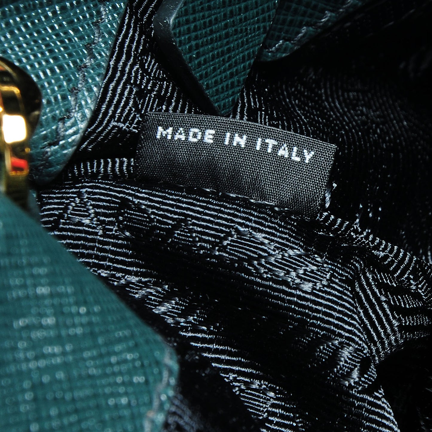 Saffiano Lux Double Zip Medium Tote Smeraldo
