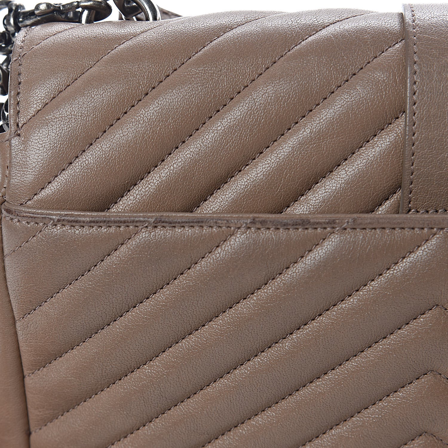 Saint Laurent Sheepskin Matelasse Chevron Monogram Medium College Bag Fard 9 of 14