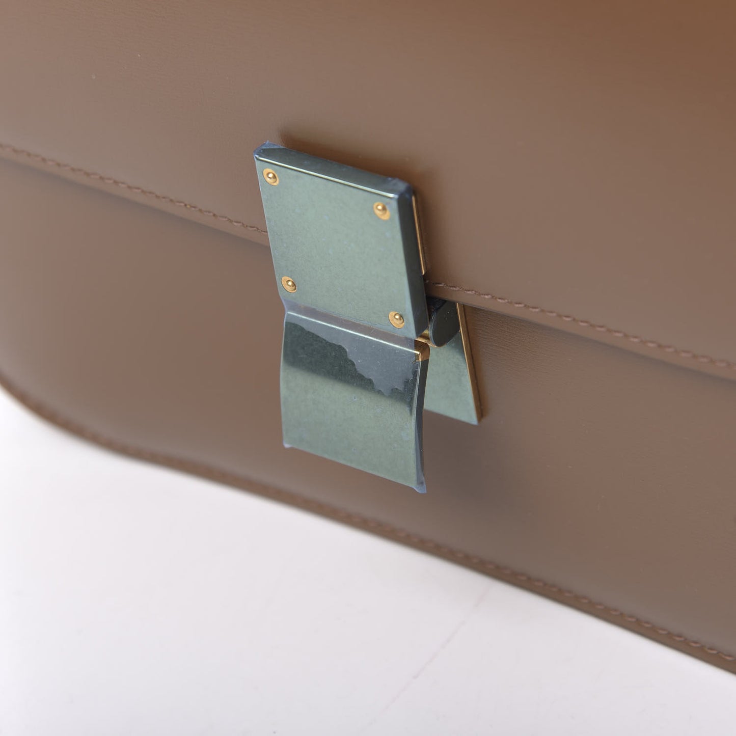 Box Calfskin Medium Classic Box Flap Bag Camel