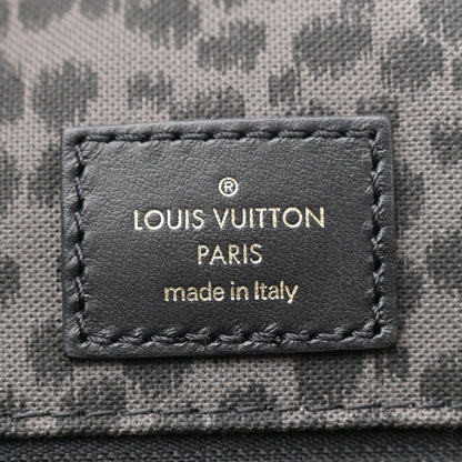 Louis Vuitton Monogram Giant Wild At Heart Onthego GM Arizona 6 of 9
