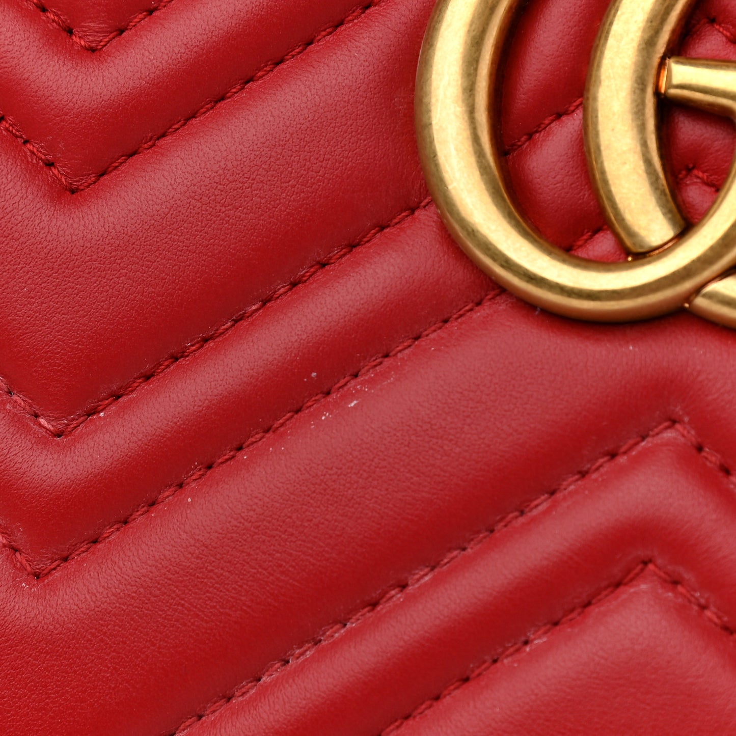Calfskin Matelasse Medium GG Marmont Tote Hibiscus Red