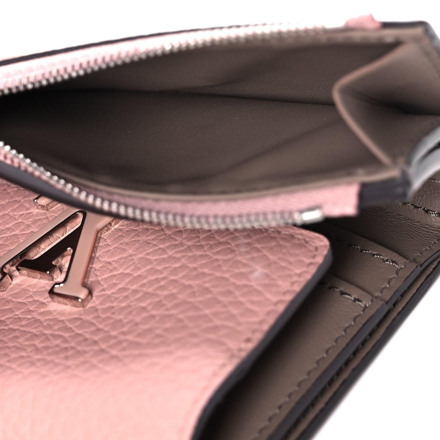 Taurillon Capucines Compact Wallet Magnolia
