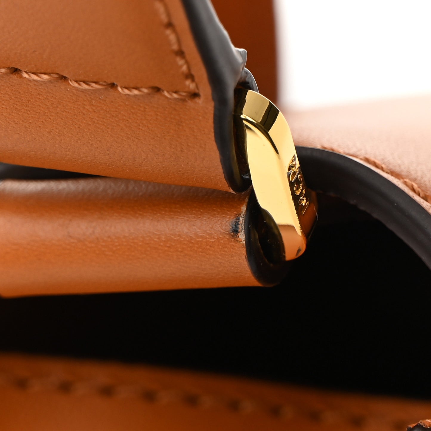 Visetos Medium Tracy Shoulder Bag Cognac