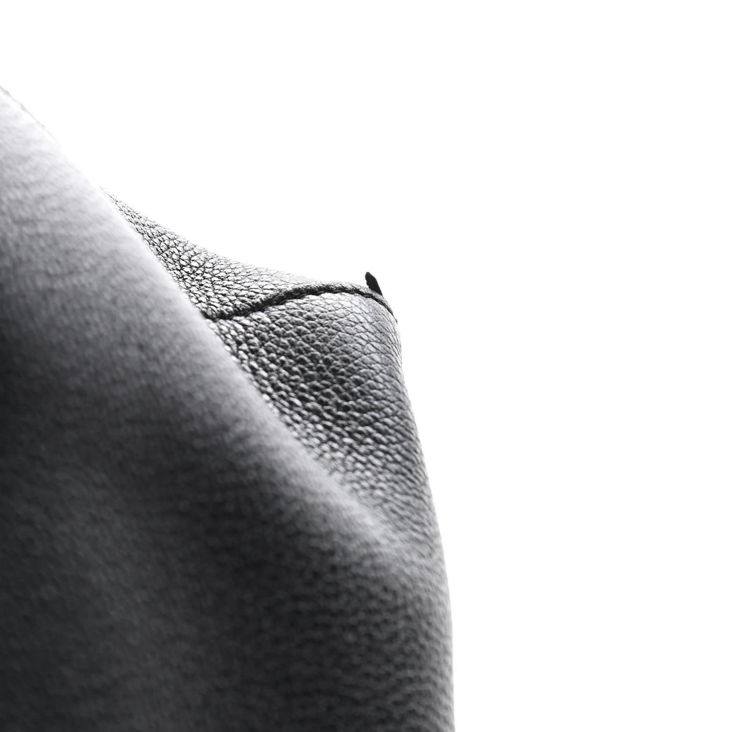 Soft Grained Calfskin Small Belt Cabas Phantom Black