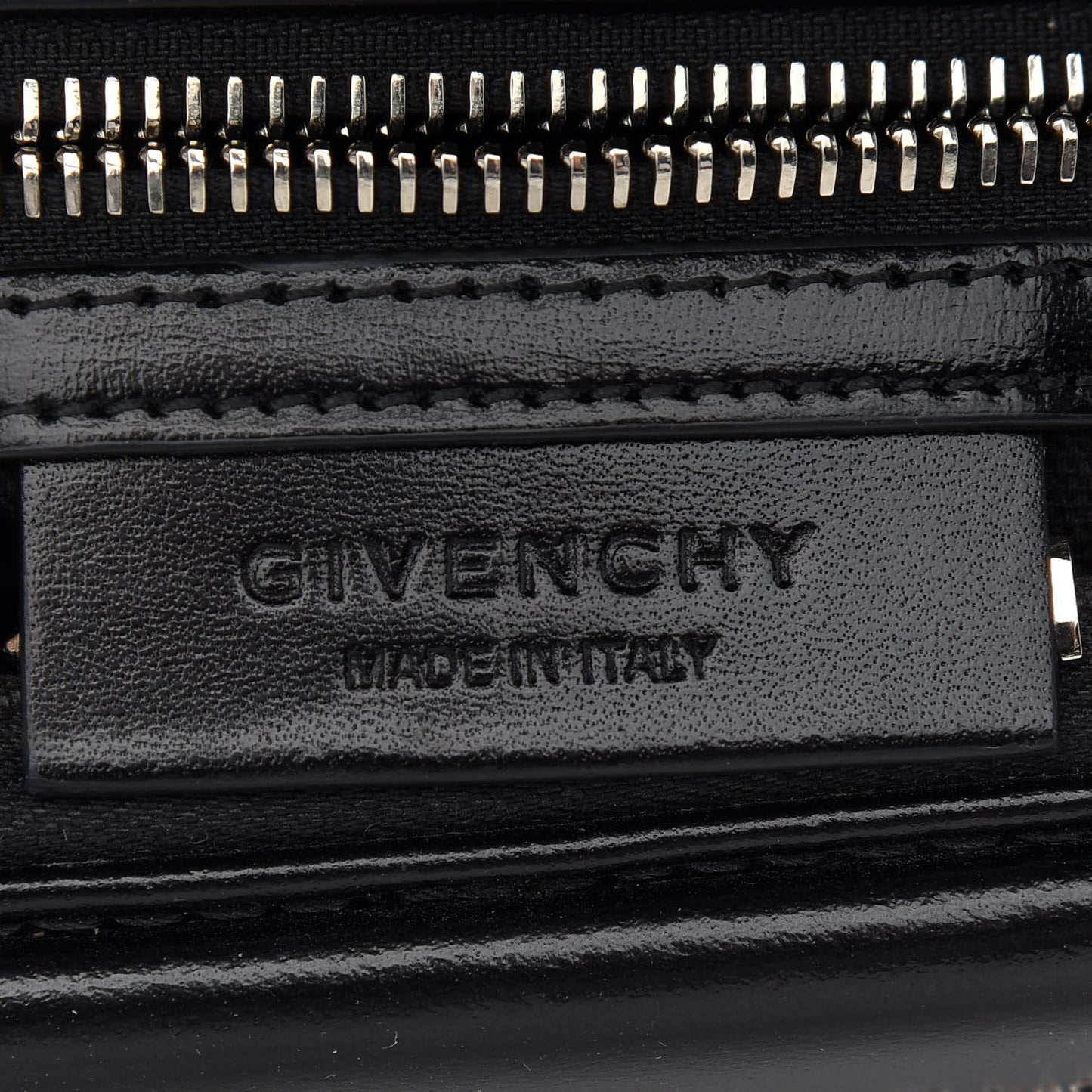 Shiny Lord Calfskin Small Antigona Black