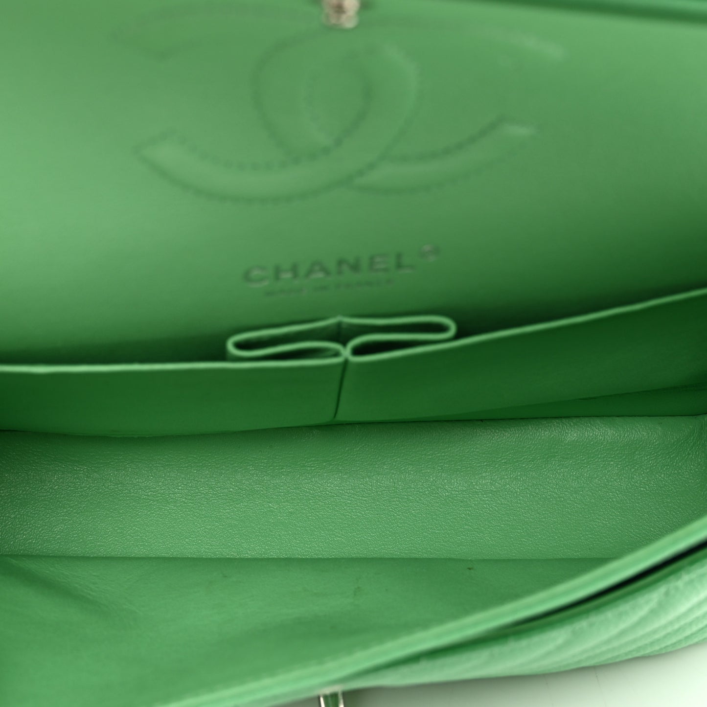 Caviar Chevron Quilted Medium Double Flap Green