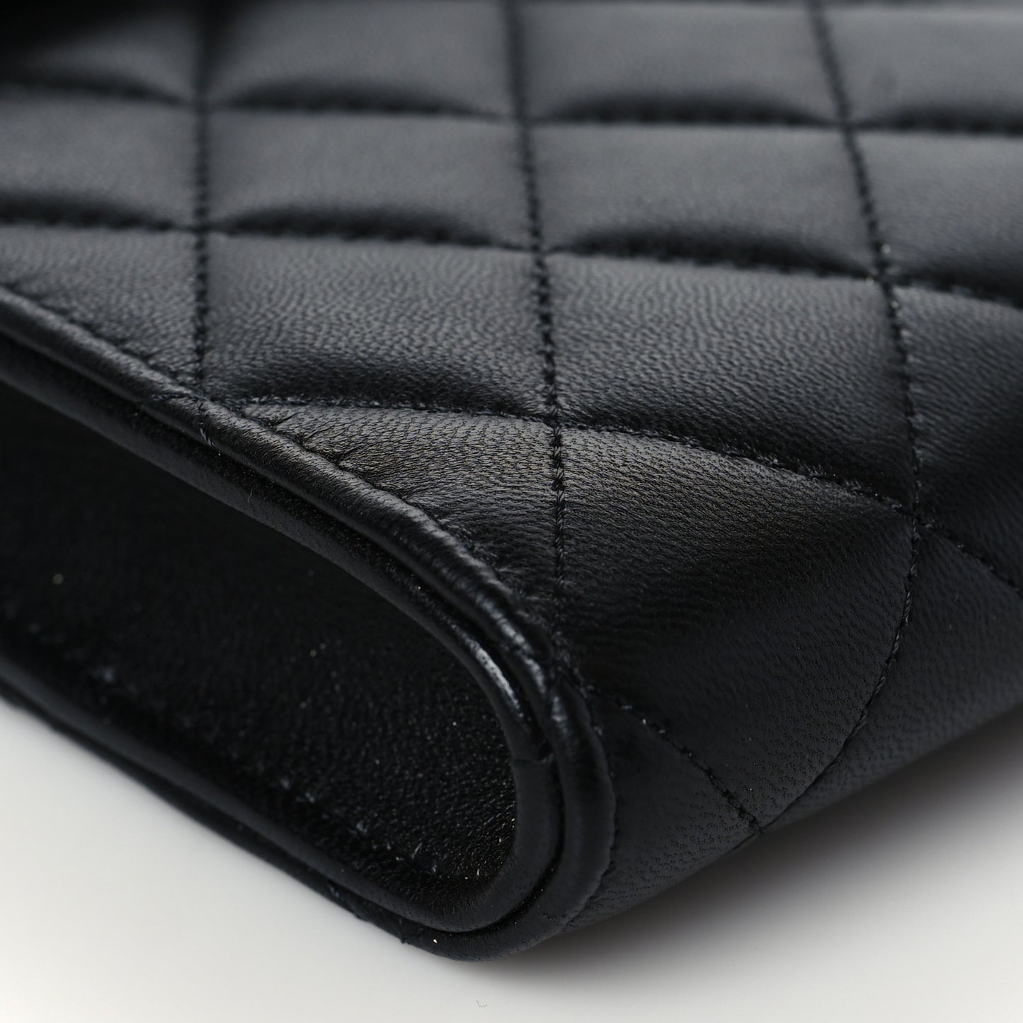 Lambskin Quilted Pearl Phone Holder With Chain Black