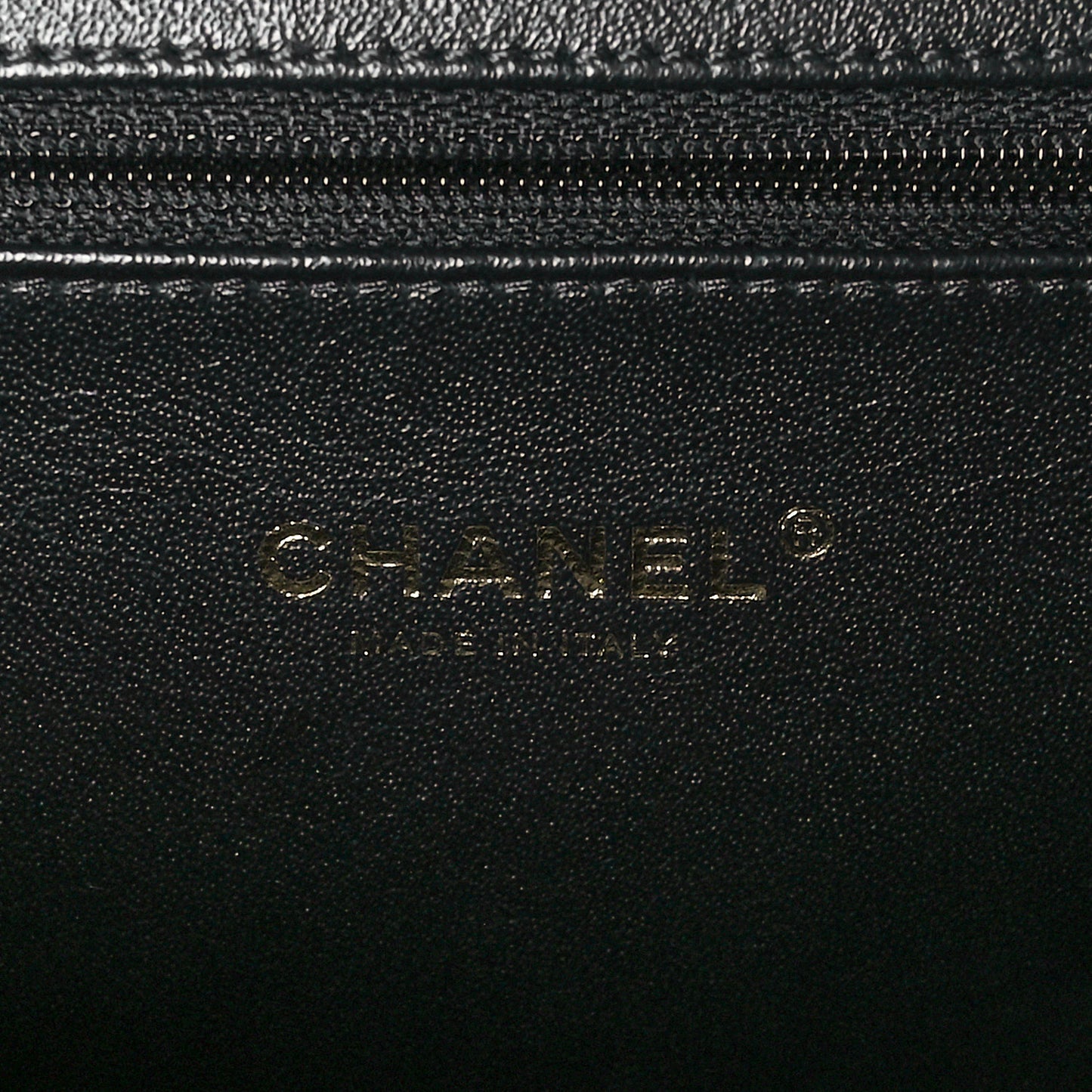 Caviar Quilted Medium CC Filigree Vanity Case Black