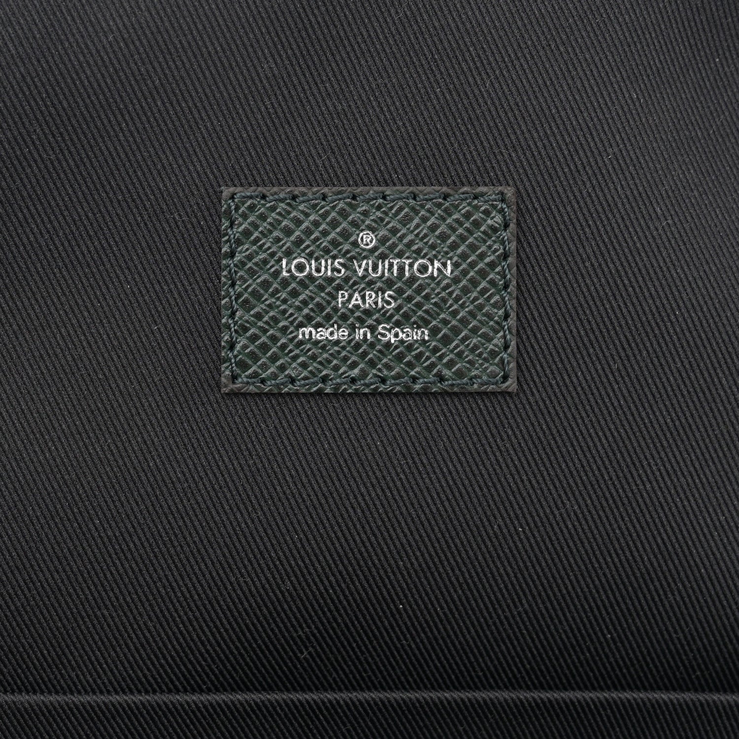 Louis Vuitton Taiga Avenue Sling Bag Epicea 6 of 11