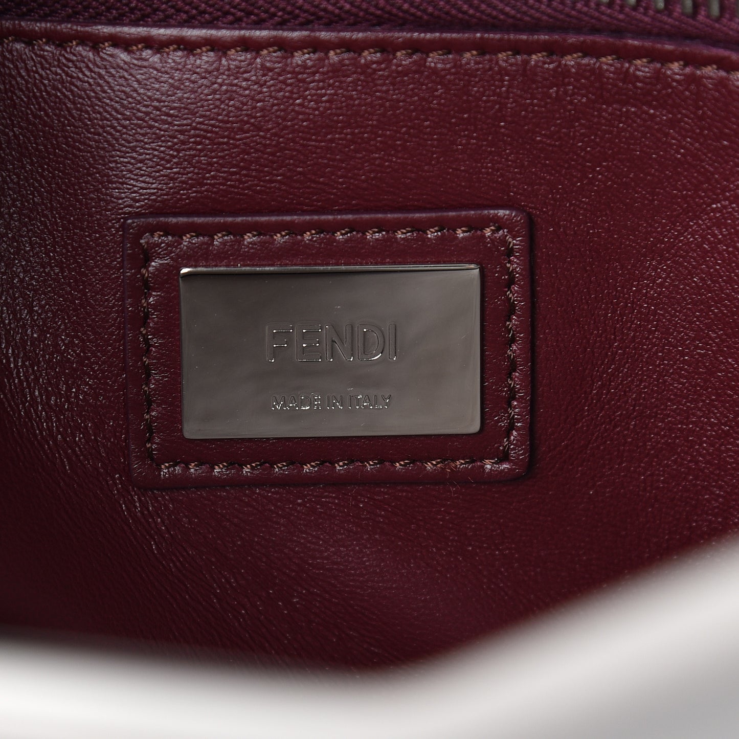 Vitello Seta Shiny Nappa Medium Peekaboo Iconic Satchel Grigio Polvere Bordeaux