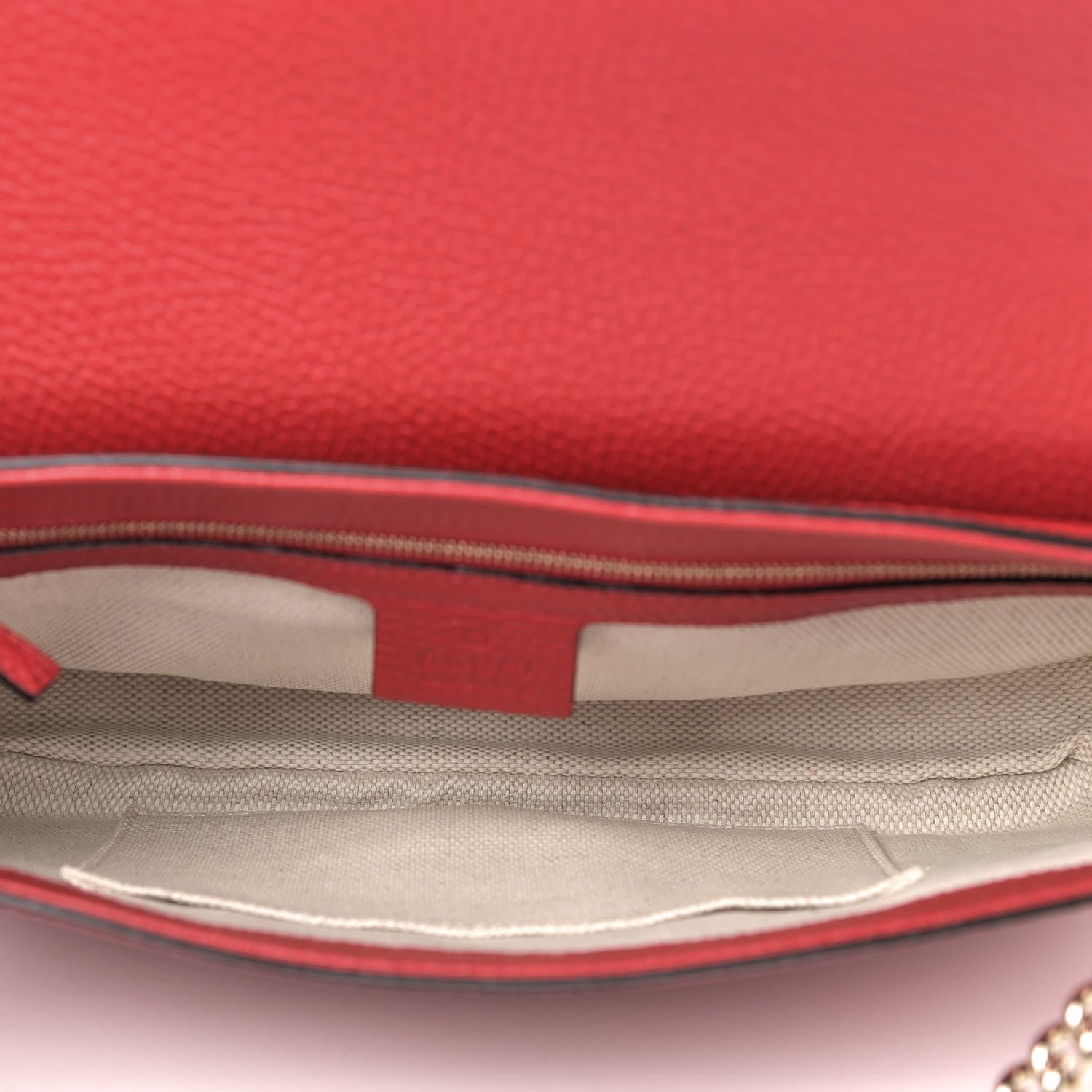 Gucci Pebbled Calfskin Medium Soho Flap Crossbody Vibrant Red 4 of 8