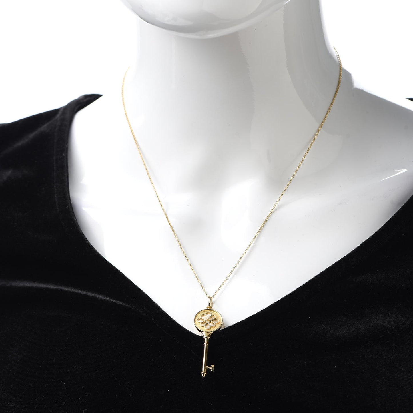 18K Yellow Gold Round Knot Key Pendant Necklace