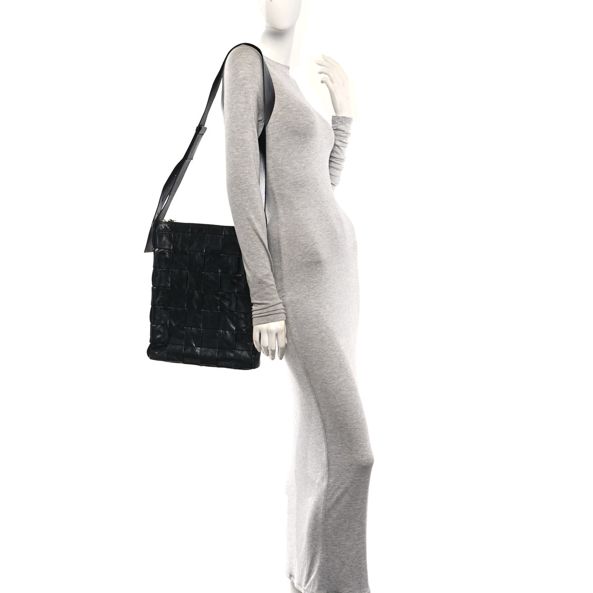 Paper Calfskin Maxi Intrecciato Cassette Messenger Black