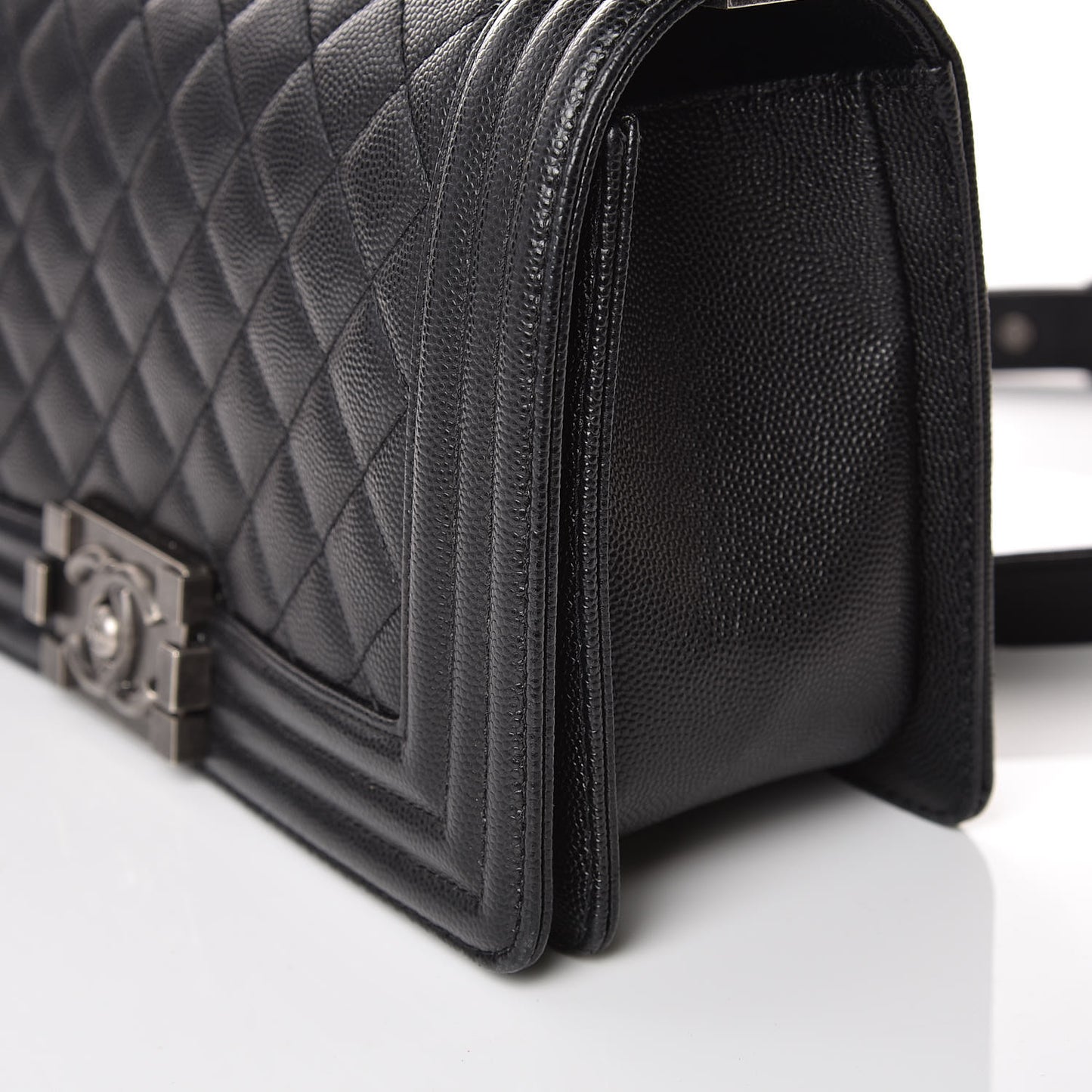 Caviar Quilted Medium Boy Flap Black