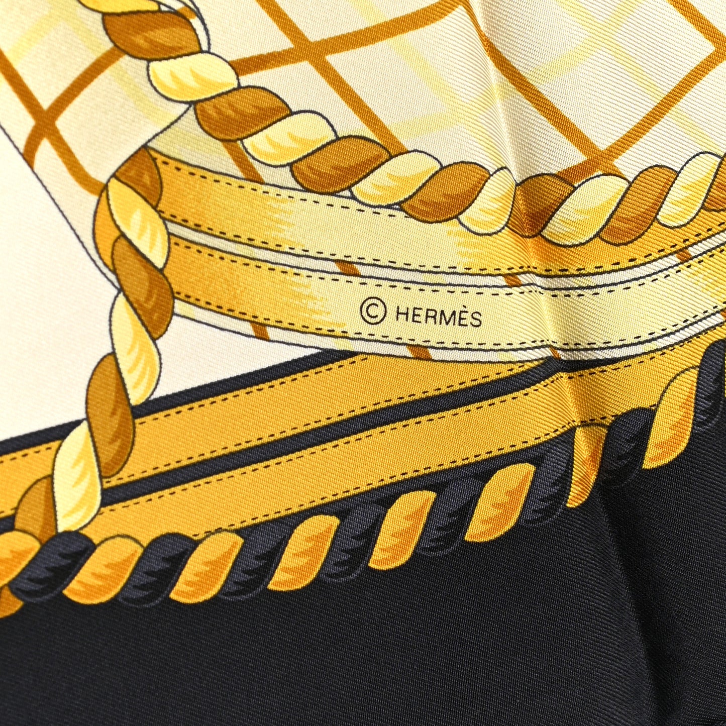 Silk Grande Tenue Scarf Wash 90 Black Cream Gold