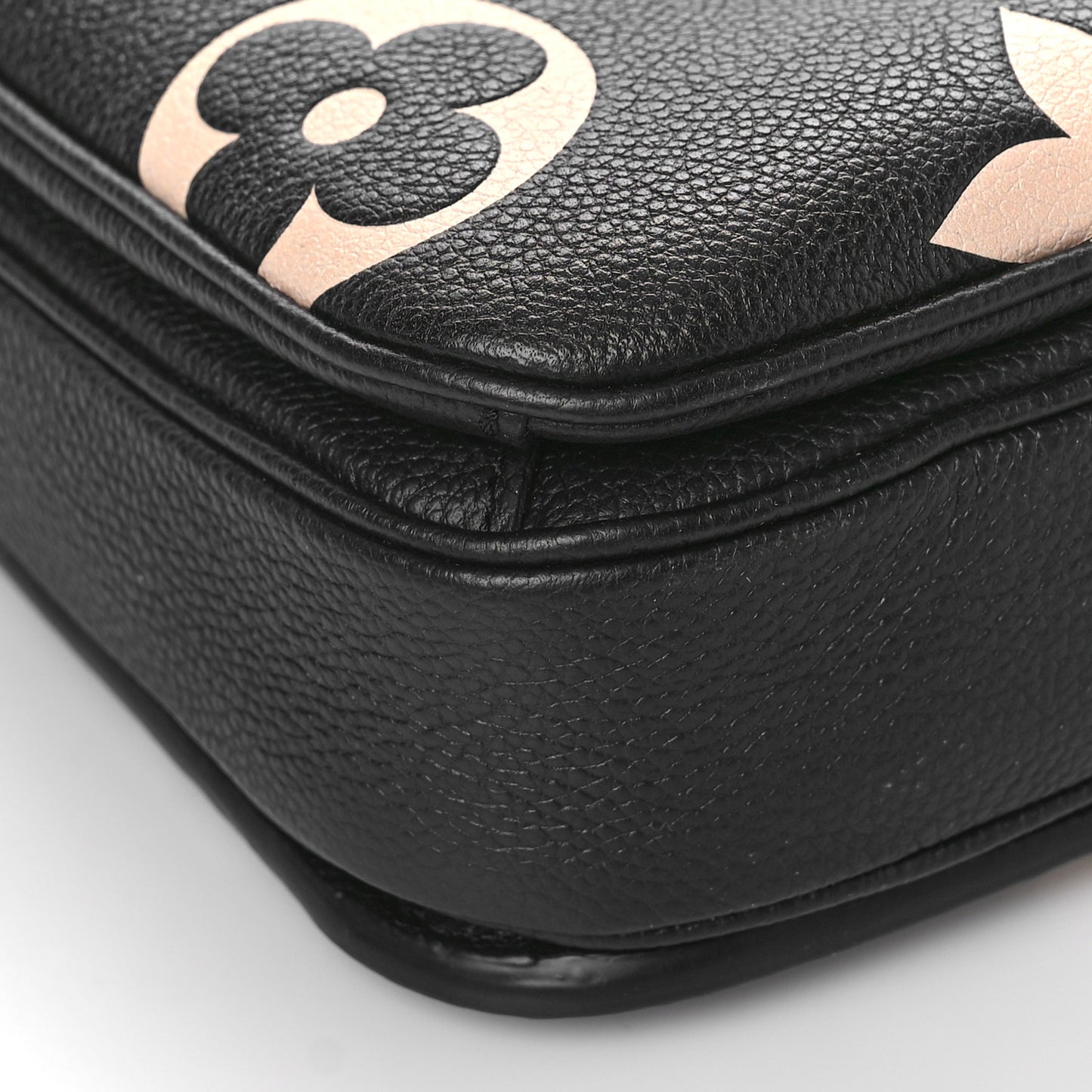 Empreinte Monogram Giant Pochette Metis Black Beige