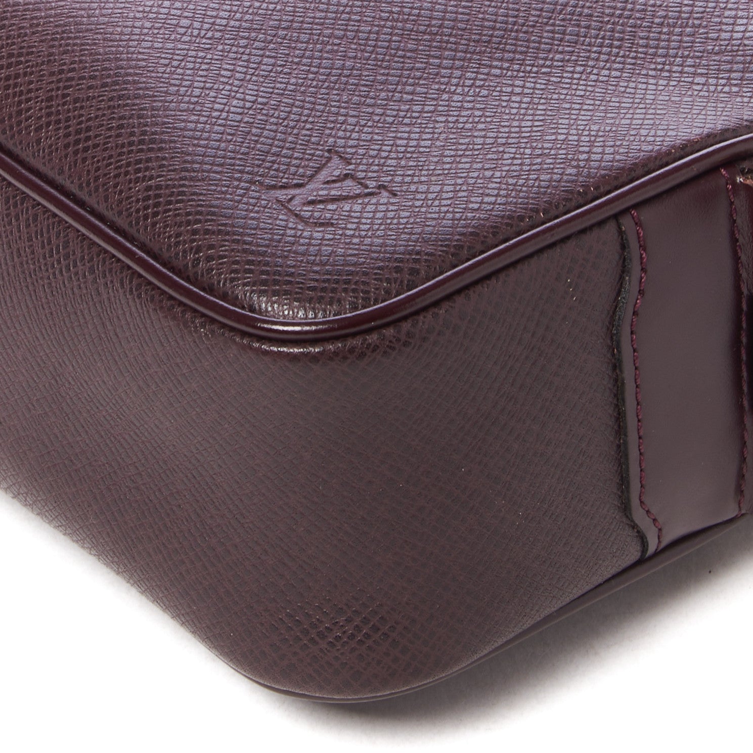 Louis Vuitton Taiga Kaluga Toiletry Pouch Acajou 4 of 7