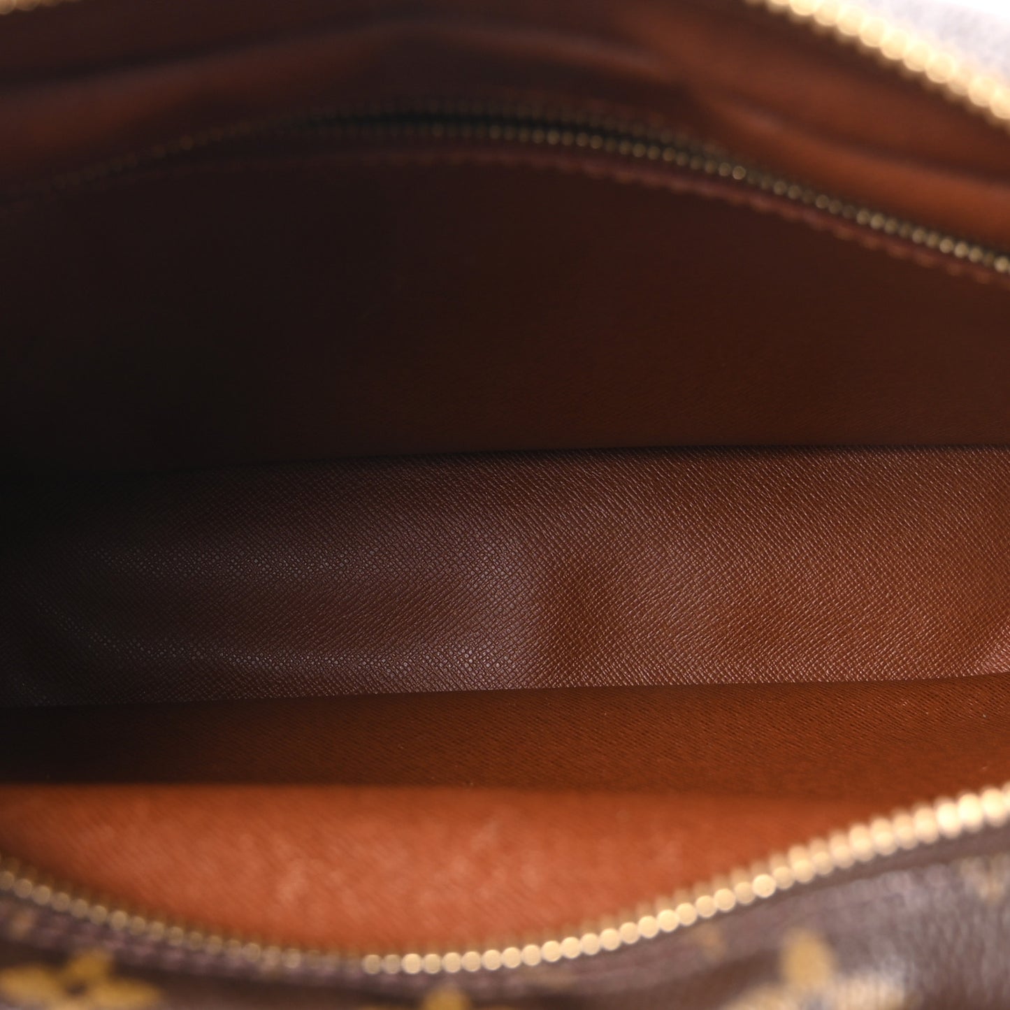 Monogram Nil 28