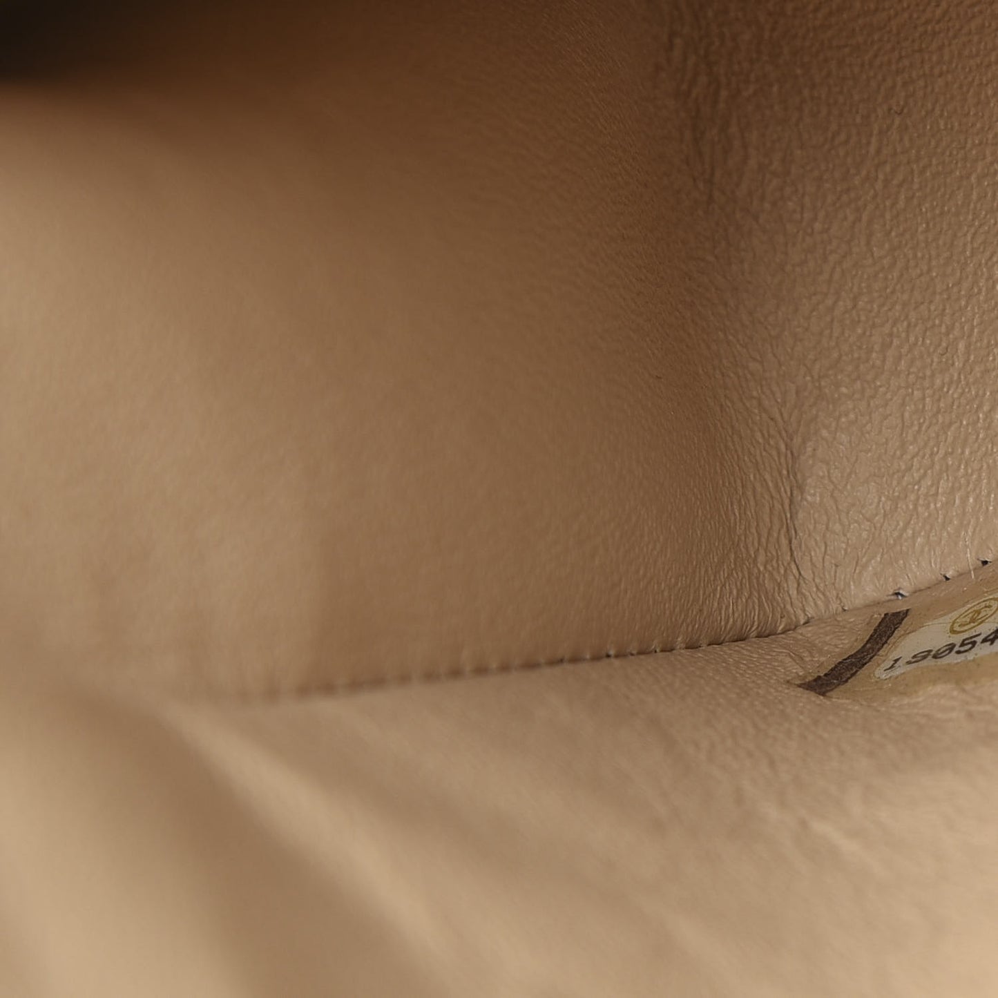 Caviar Quilted Medium Double Flap Beige Clair
