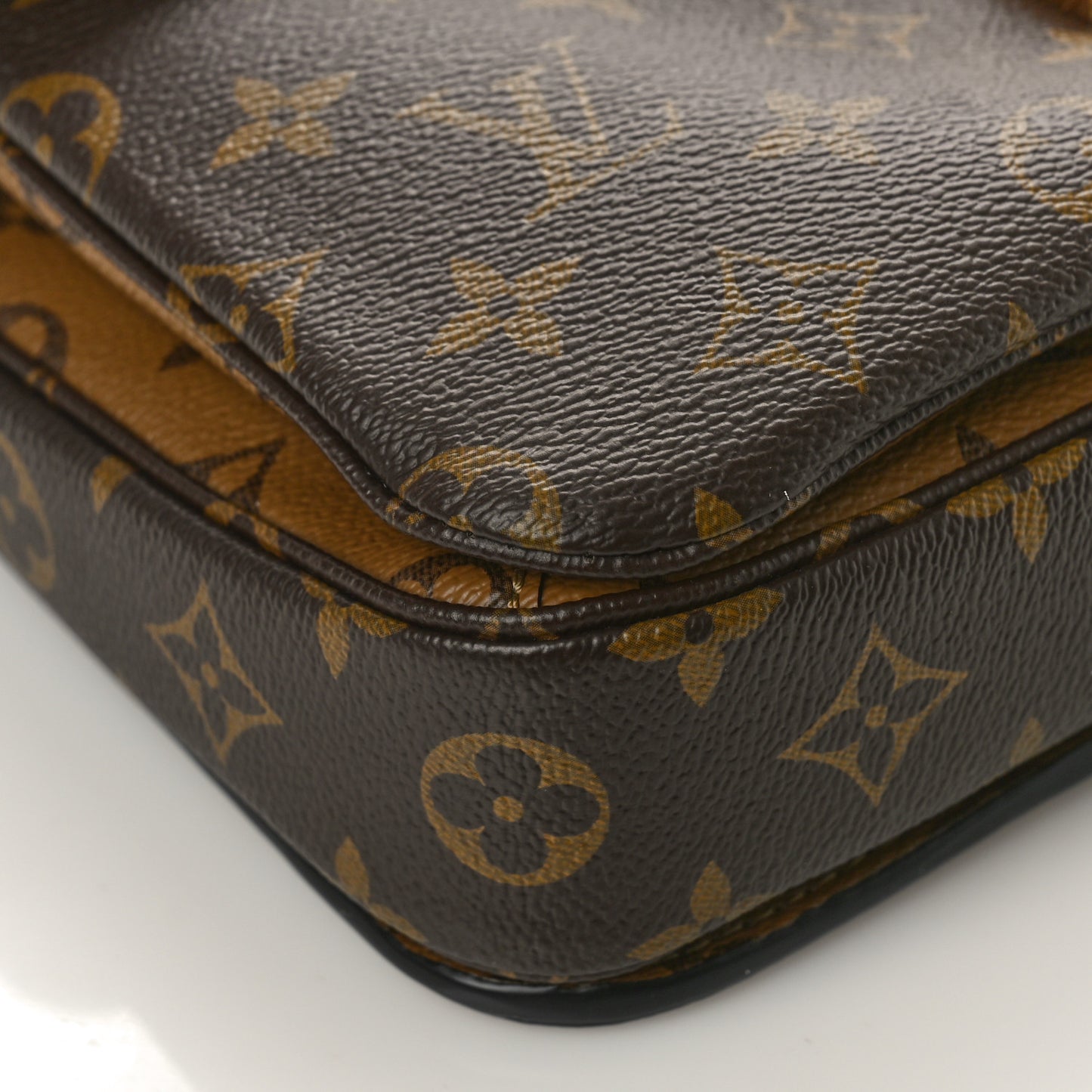 Reverse Monogram Pochette Metis