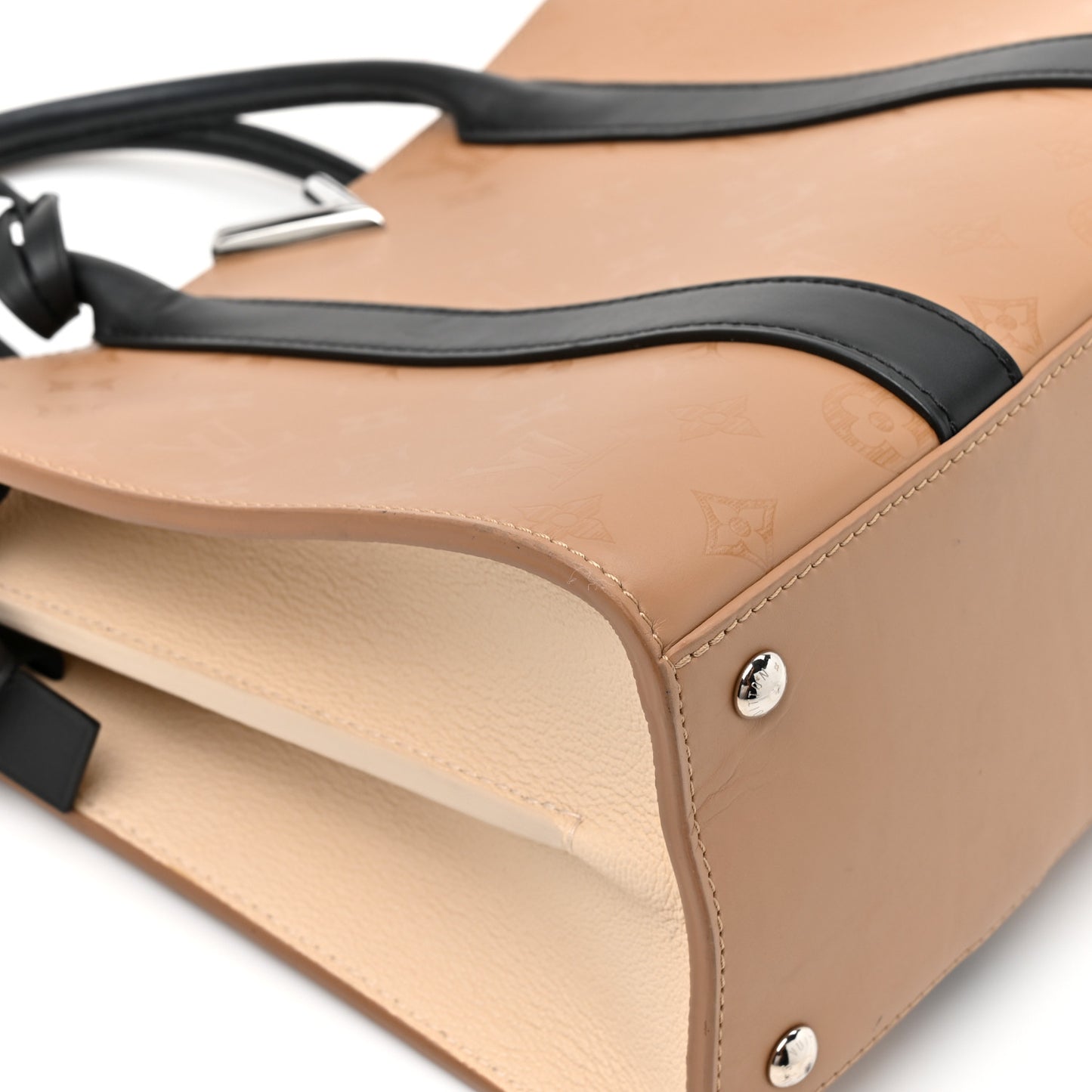 Monogram Cuir Plume Very Tote MM Sesame Creme