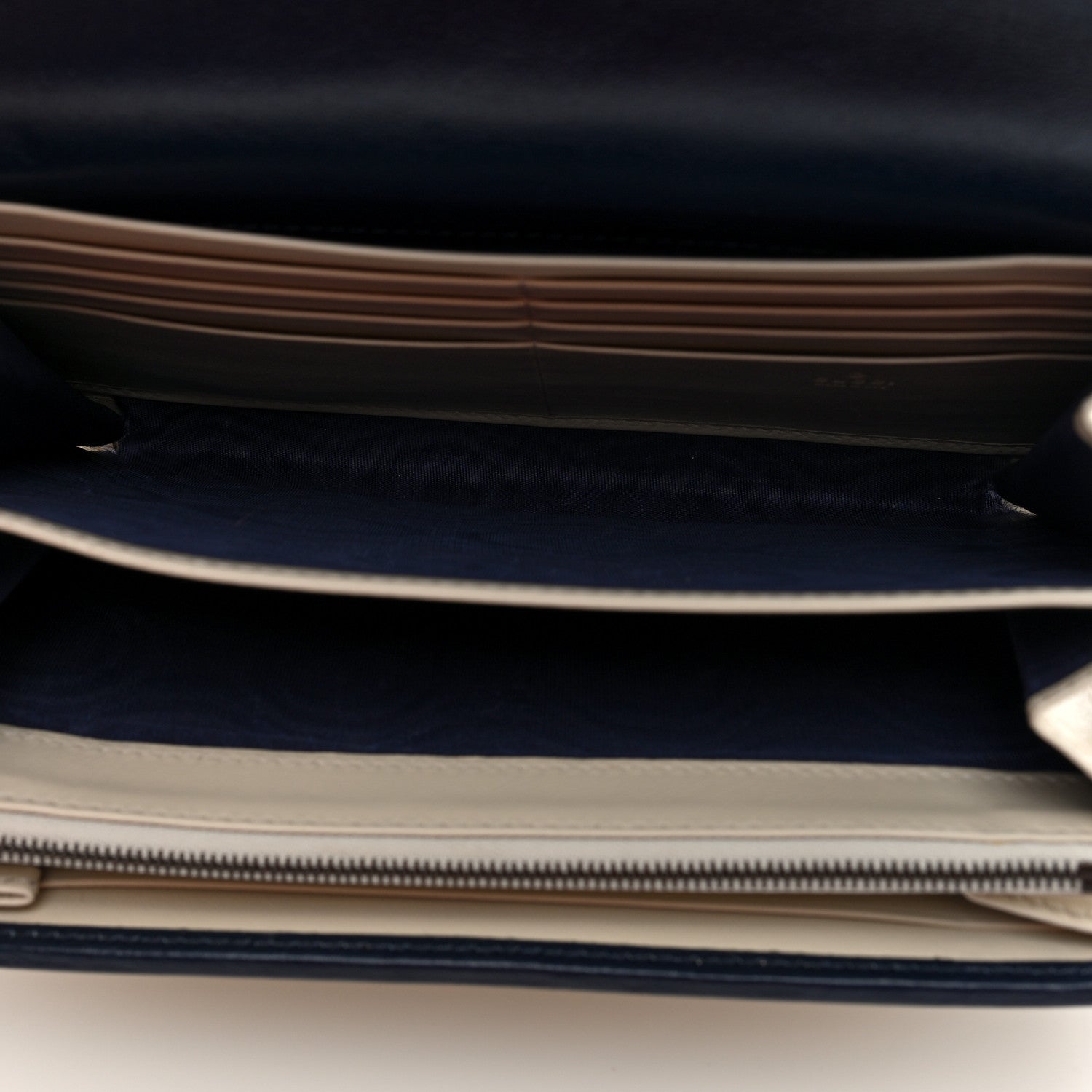 Gucci Vintage Effect Calfskin Matelasse Diagonal Torchon GG Marmont Chain Wallet Mystic White Blue Agata 5 of 9