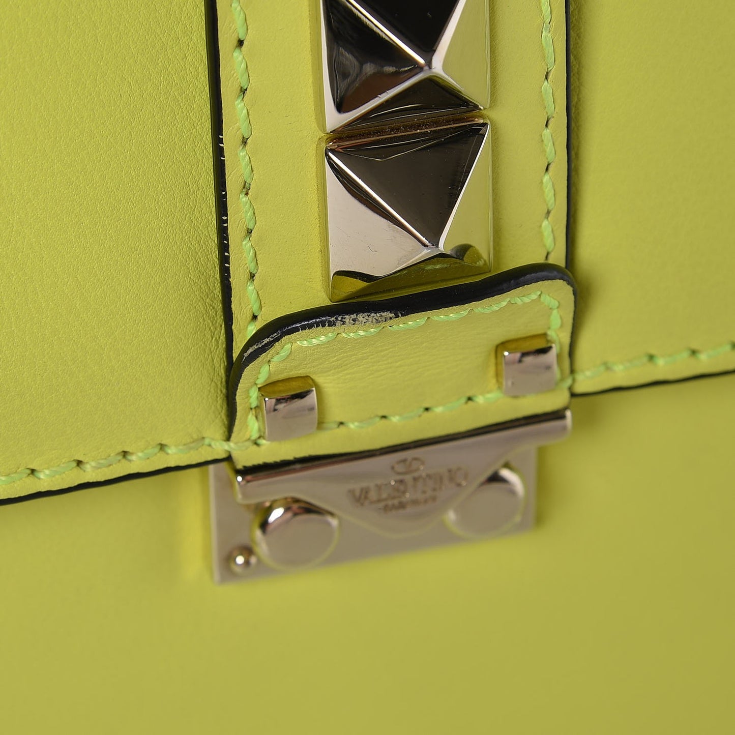 Vitello Large Glam Lock Rockstud Flap Yellow Fluo