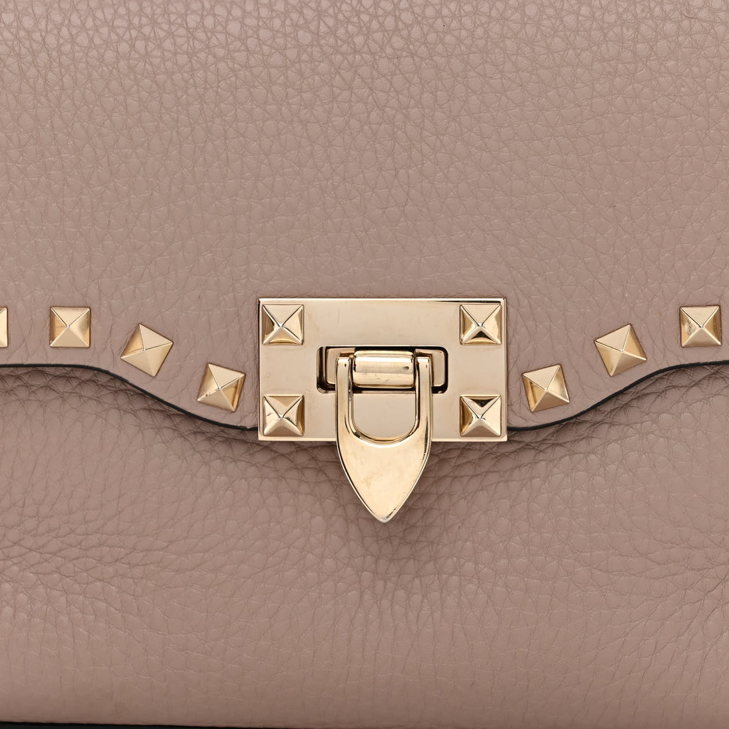 Pebbled Calfskin Medium Rockstud Flip Lock Crossbody Bag Poudre