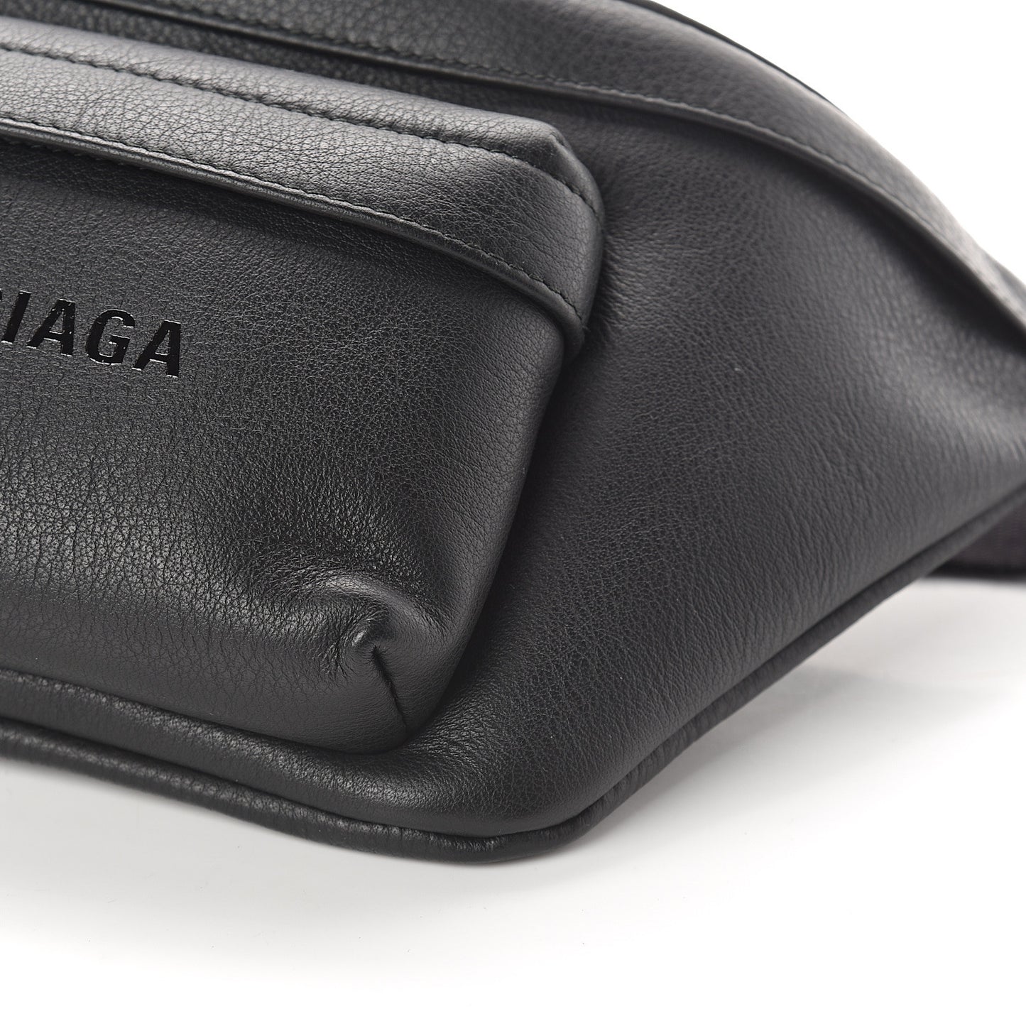Smooth Calfskin Logo Large Everyday Beltpack Black
