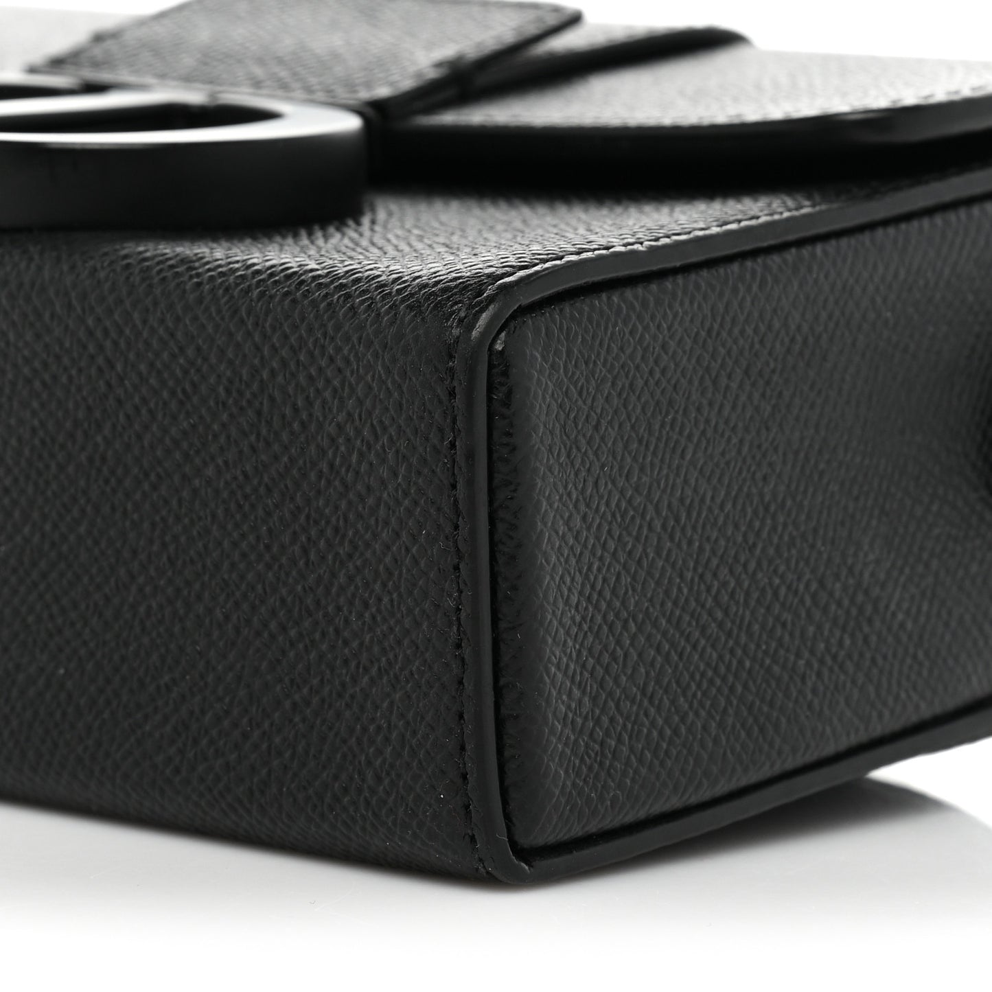 Ultra Matte Grained Calfskin 30 Montaigne Box Bag Black