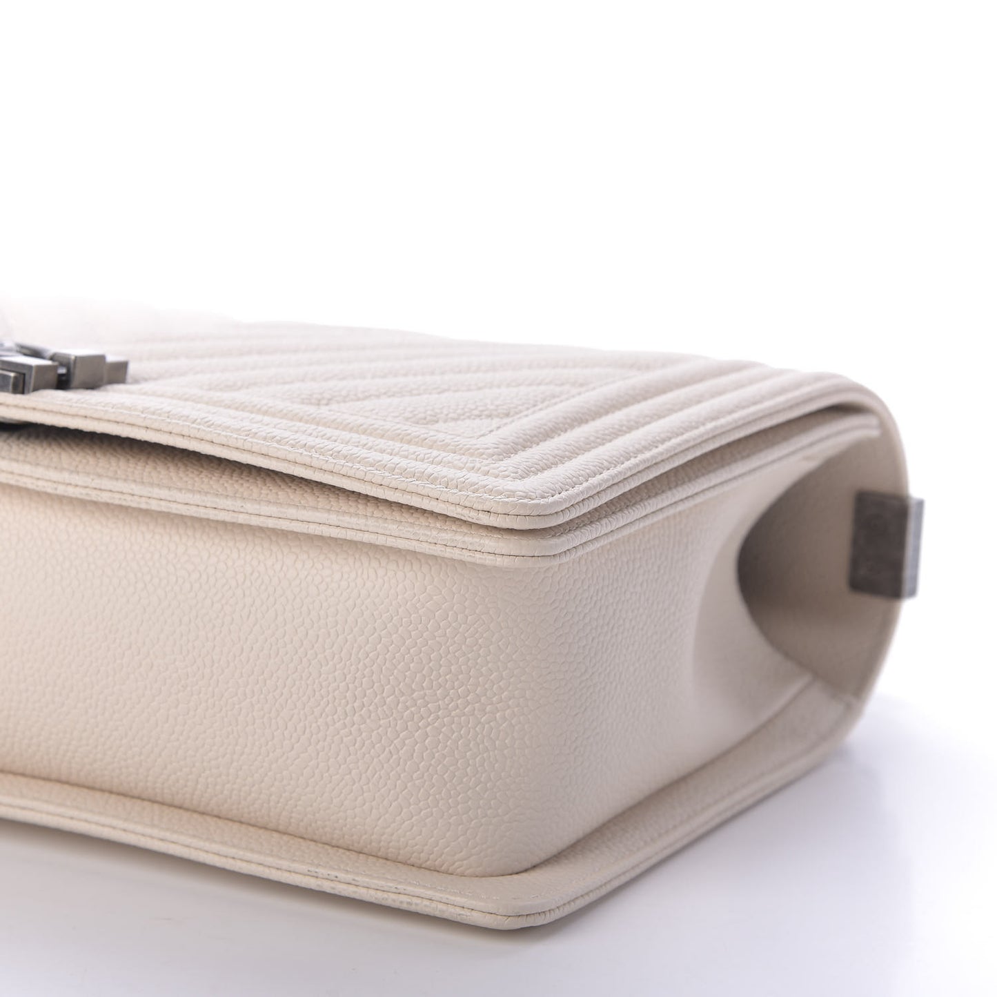 Caviar Chevron Quilted New Medium Boy Flap Light Beige