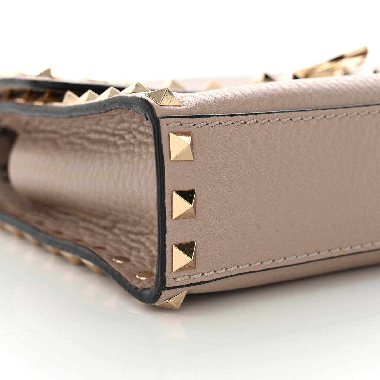 Pebbled Calfskin Medium Rockstud Flip Lock Crossbody Bag Poudre