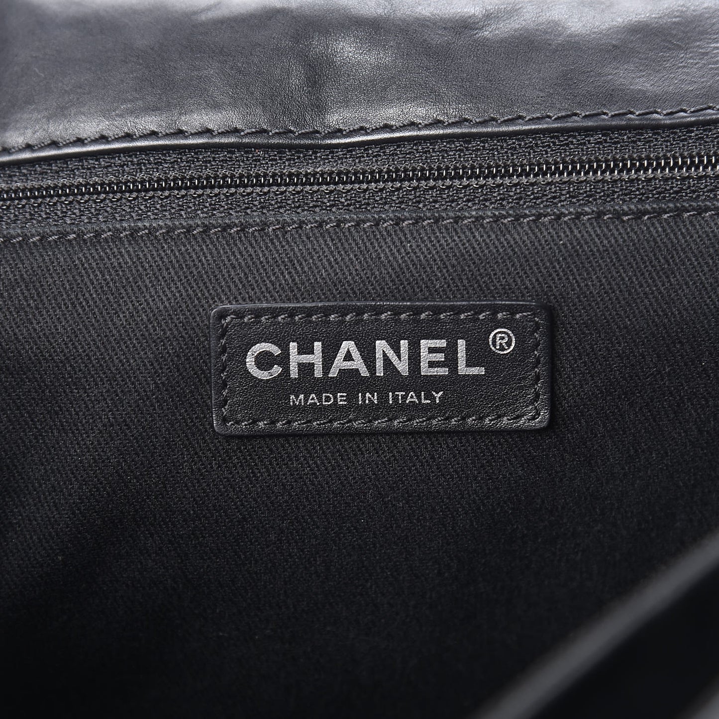 Calfskin Medium Natural Beauty Flap Black