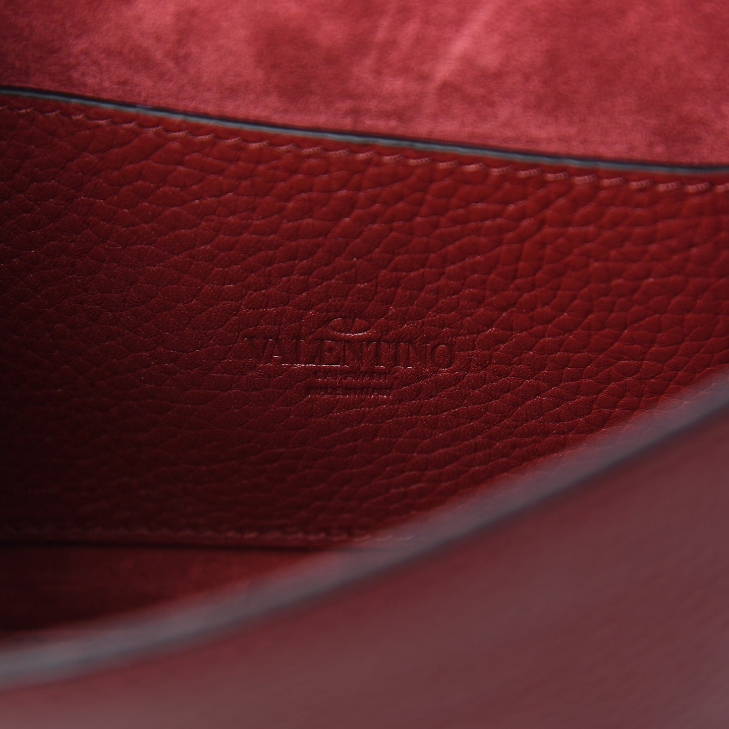 Pebbled Calfskin Medium Rockstud Flip Lock Crossbody Bag Rubino