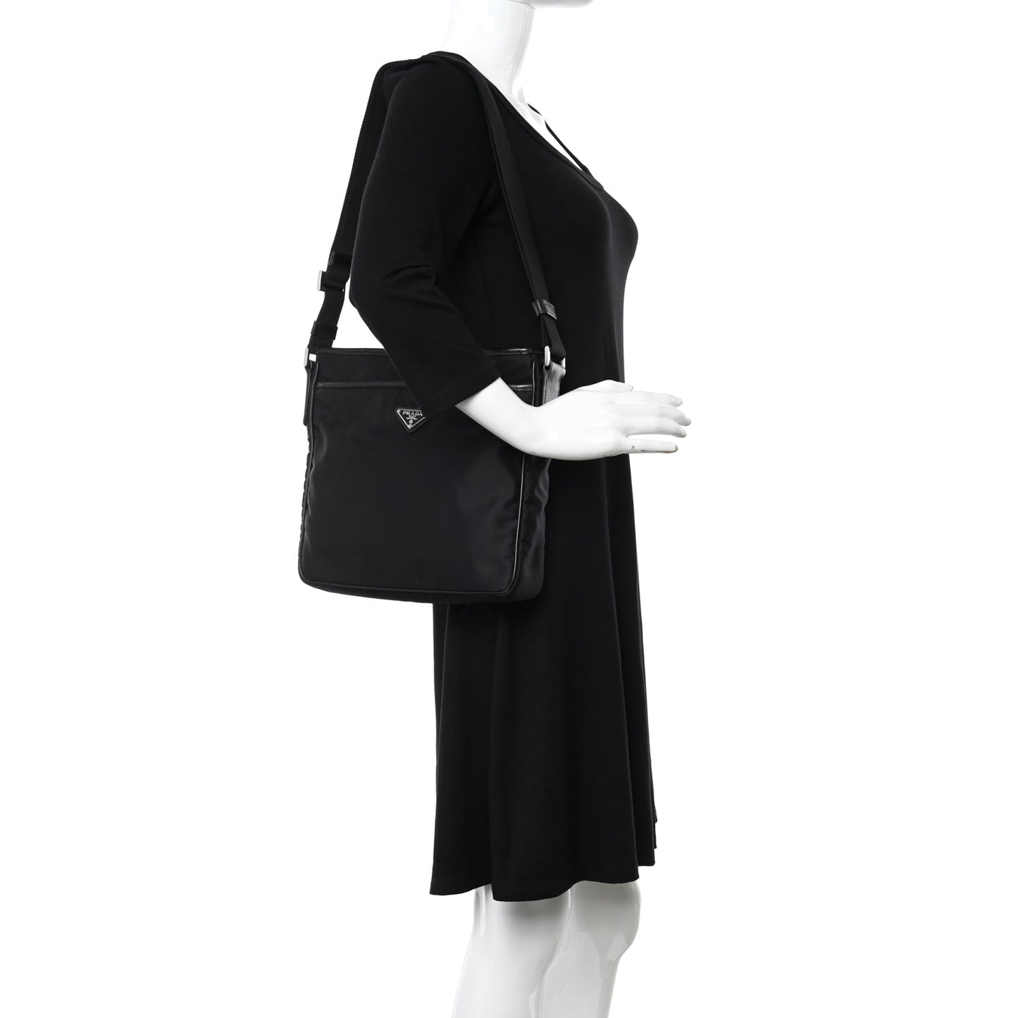 Nylon Flat Messenger Bag Black