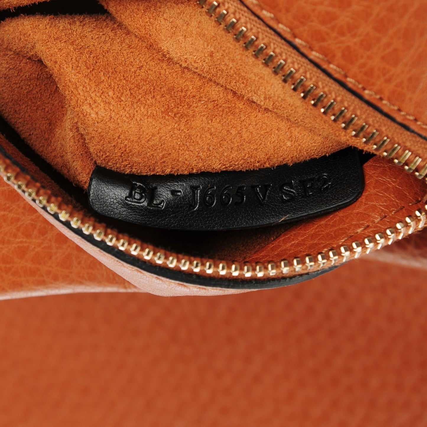 Pebbled Calfskin Large Rockstud Flip-Lock Messenger Bag Light Cuir