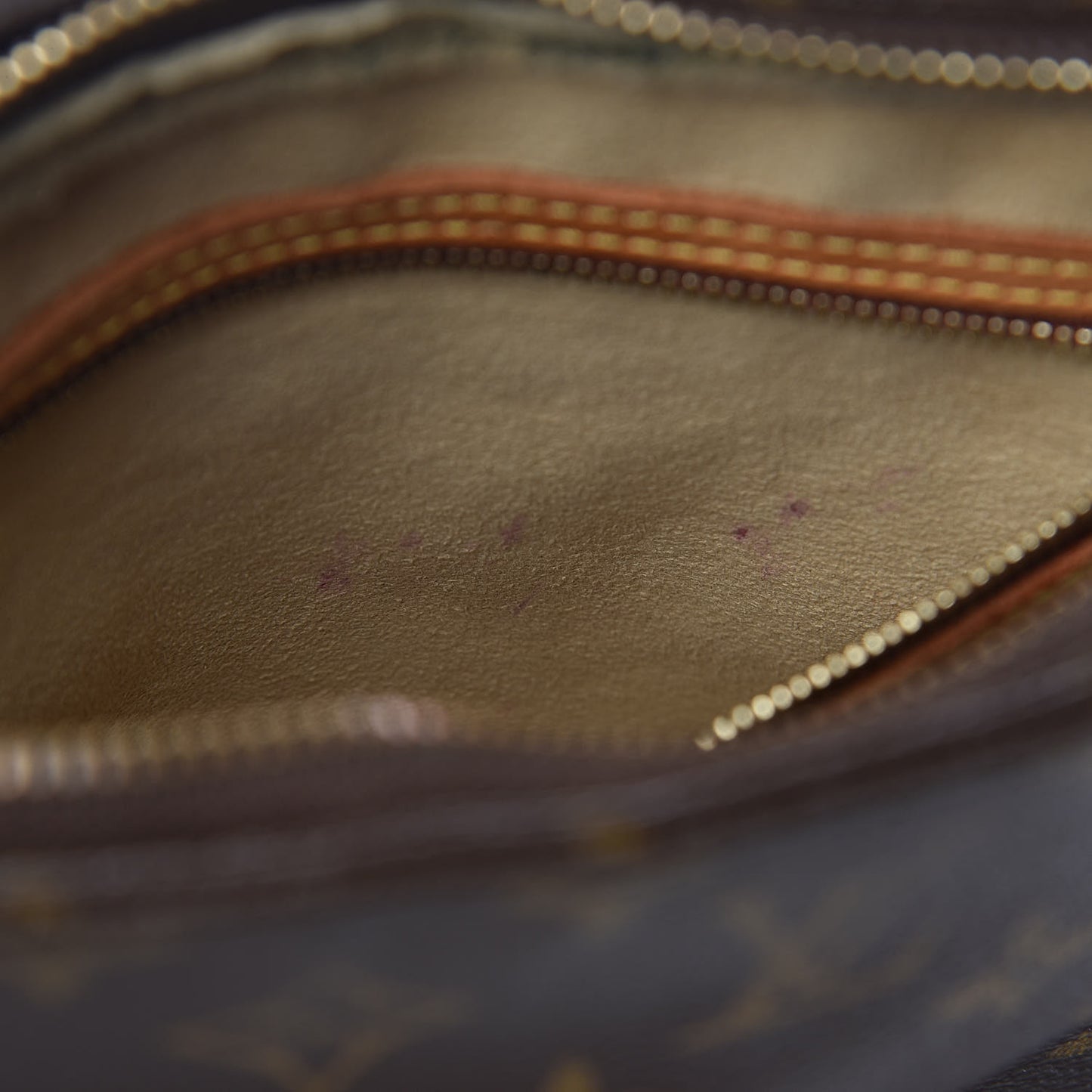 Monogram Looping MM