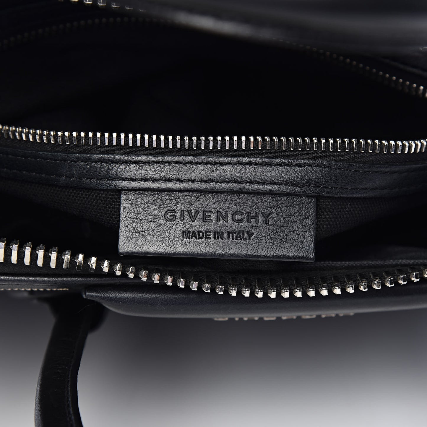 Buffed Calfskin Small Chain Antigona Black